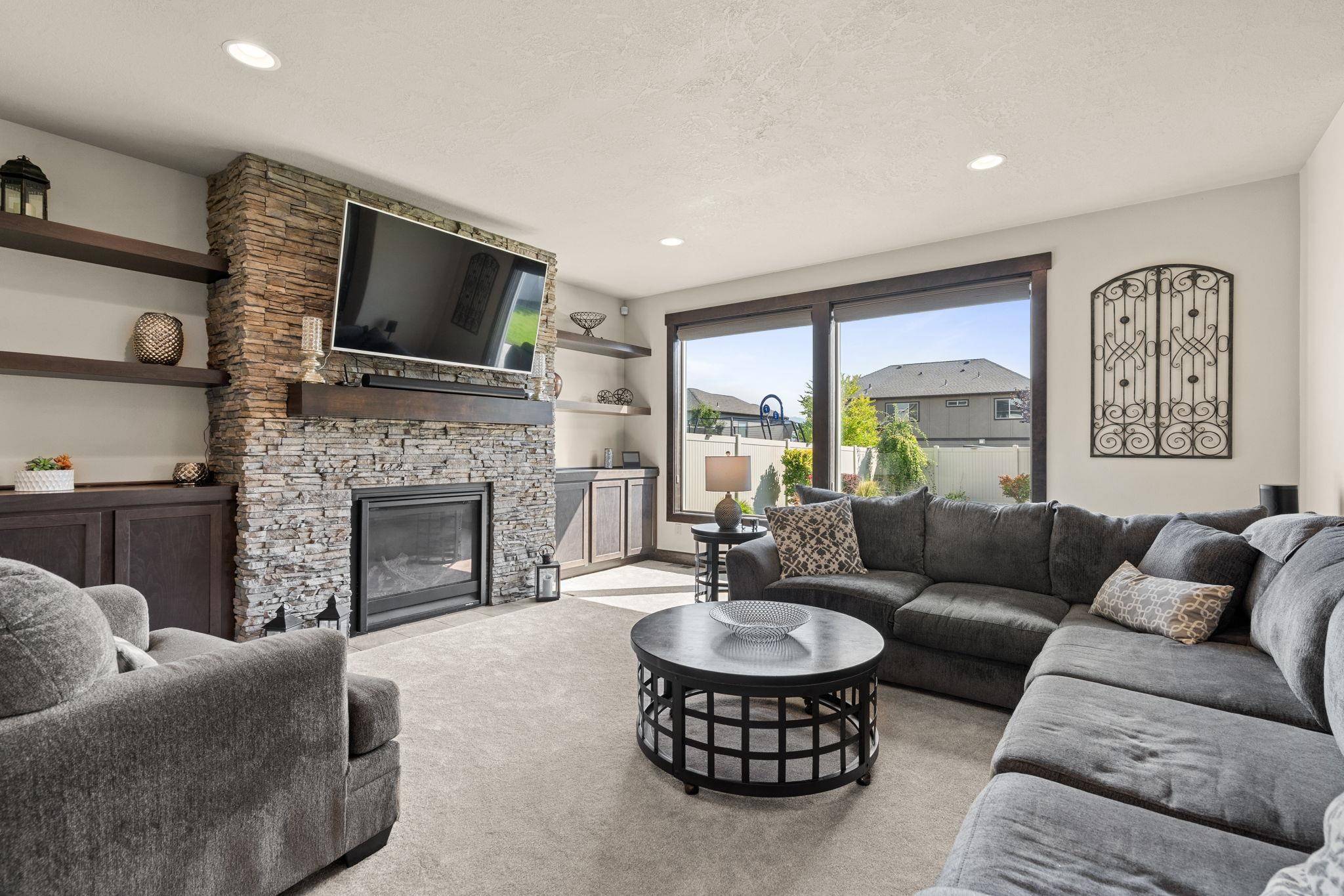 17706 E Belleaire Dr, Greenacres, WA 99016