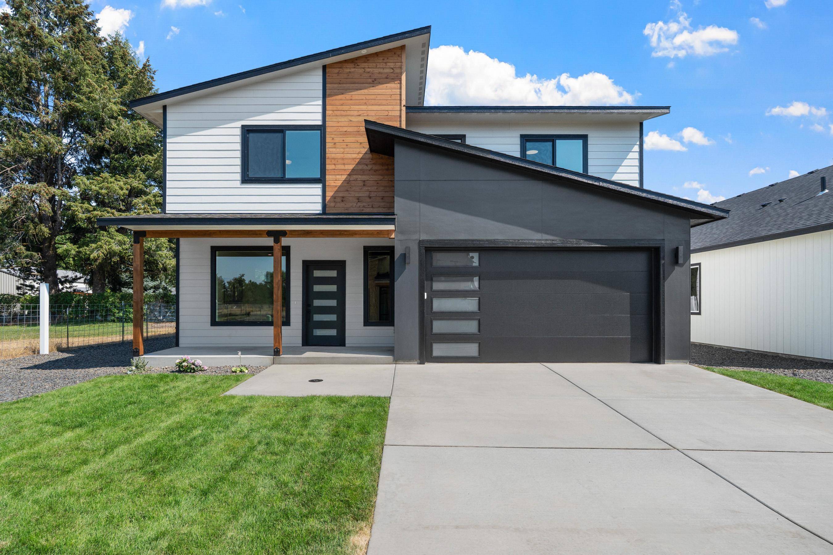 504 N Moen Ln, Greenacres, WA 99016