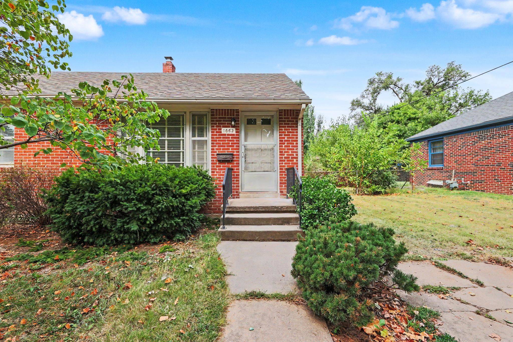 1863 S Parkwood, Wichita, KS 67218