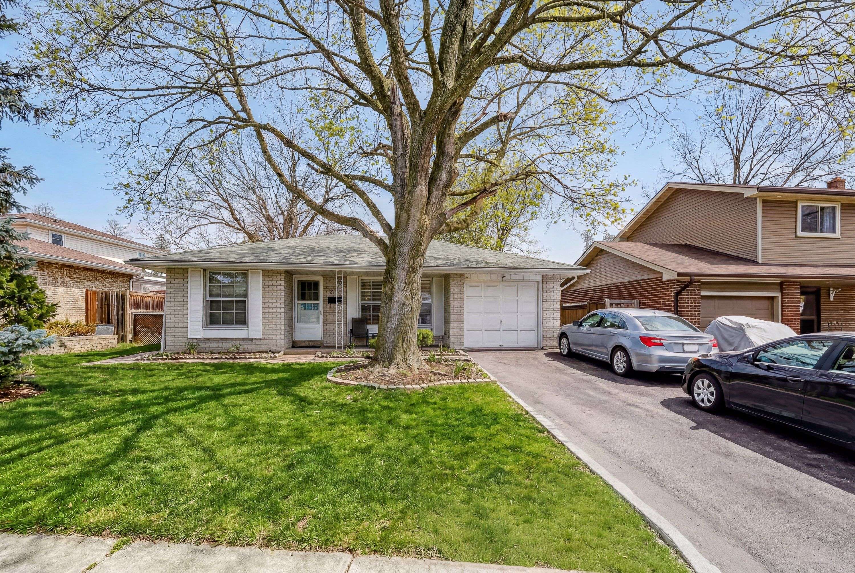 2145 Sandringham DR, Burlington, ON L7P 1T8