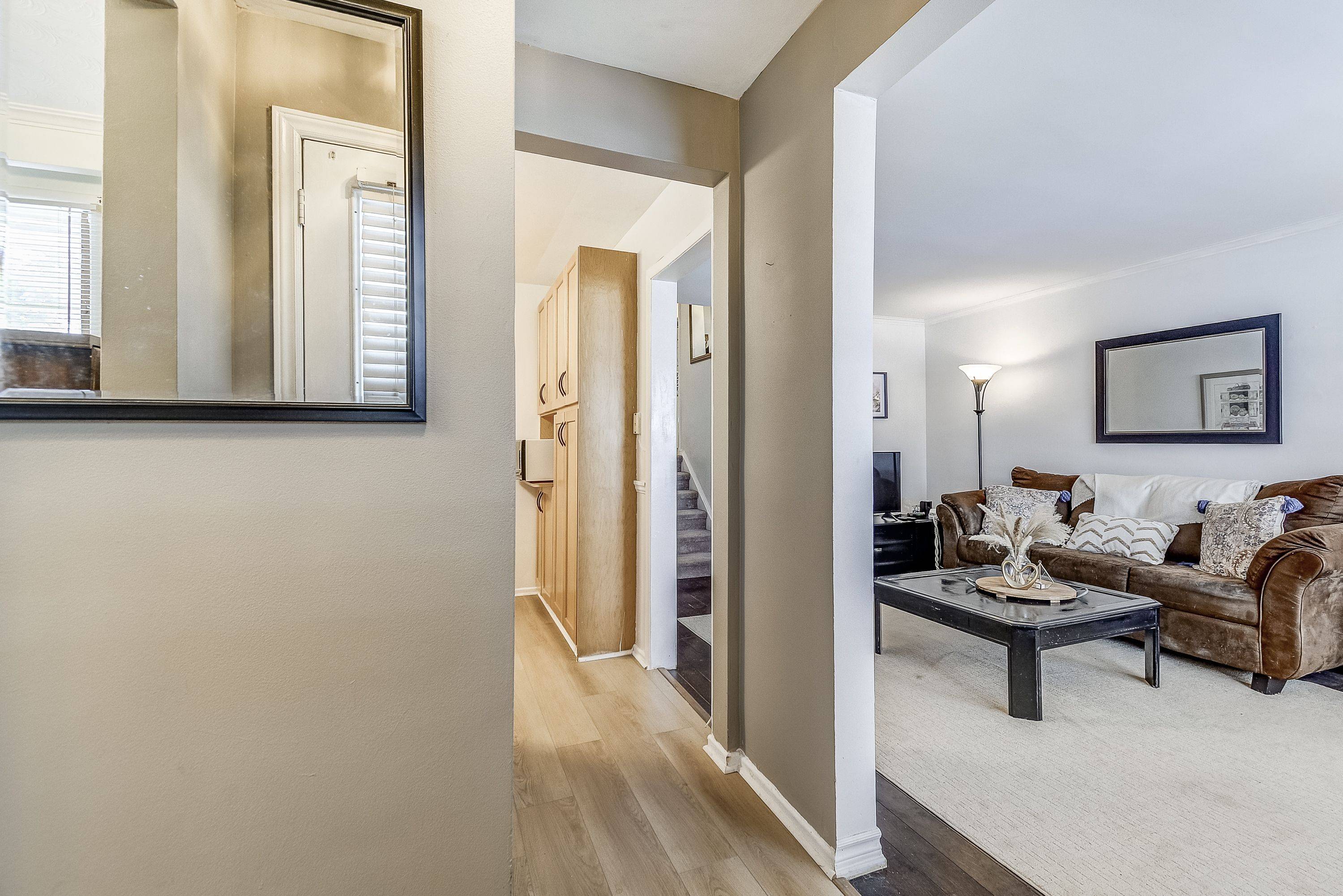 2145 Sandringham DR, Burlington, ON L7P 1T8