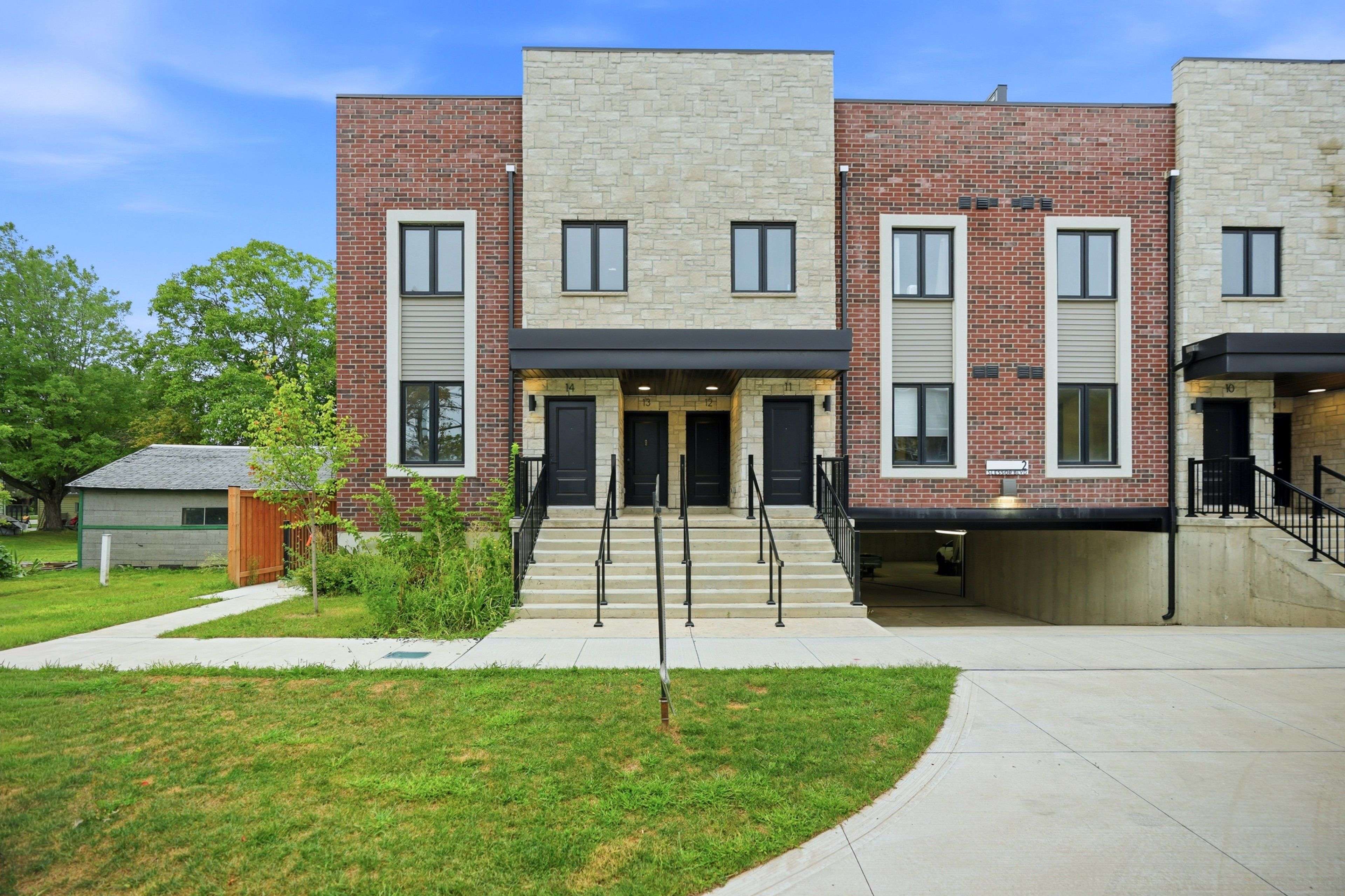 2 Slessor BLVD #12, Grimsby, ON L3M 5J4