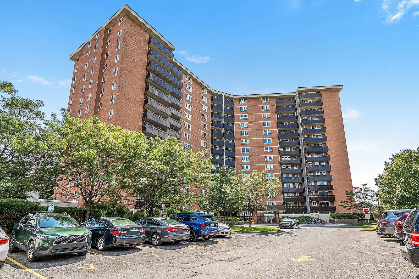2000 Jasmine CRES #1406, Beacon Hill North - South And Area, ON K1J 8K4