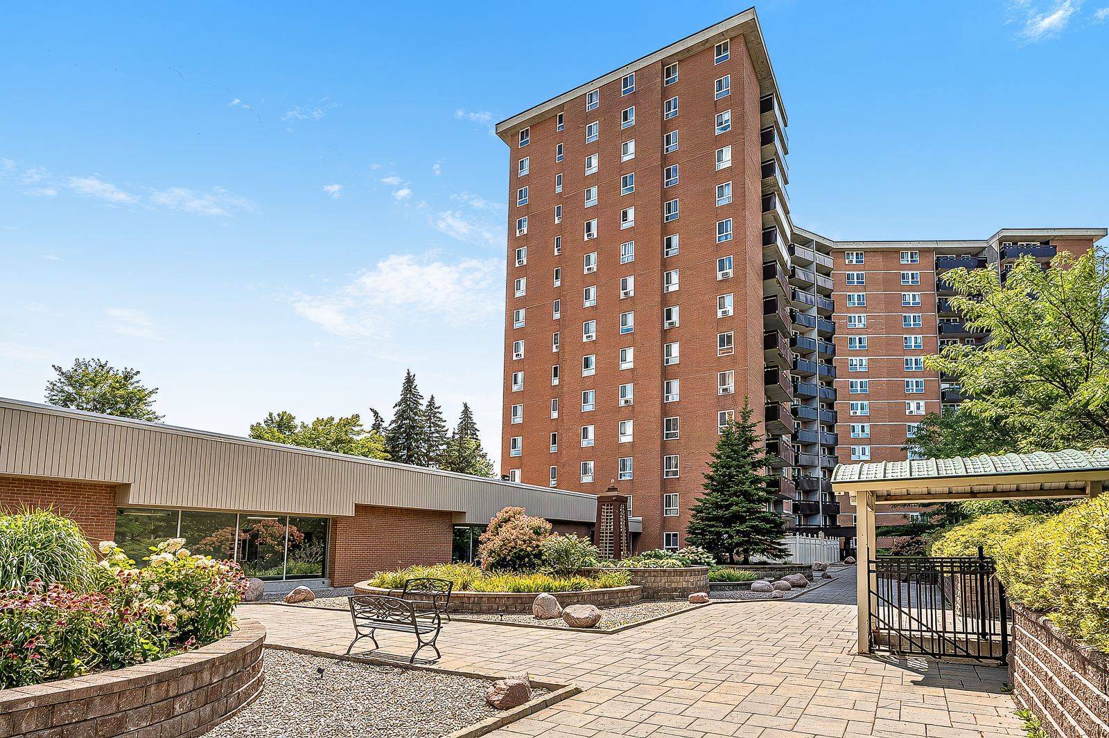 2000 Jasmine CRES #1406, Beacon Hill North - South And Area, ON K1J 8K4