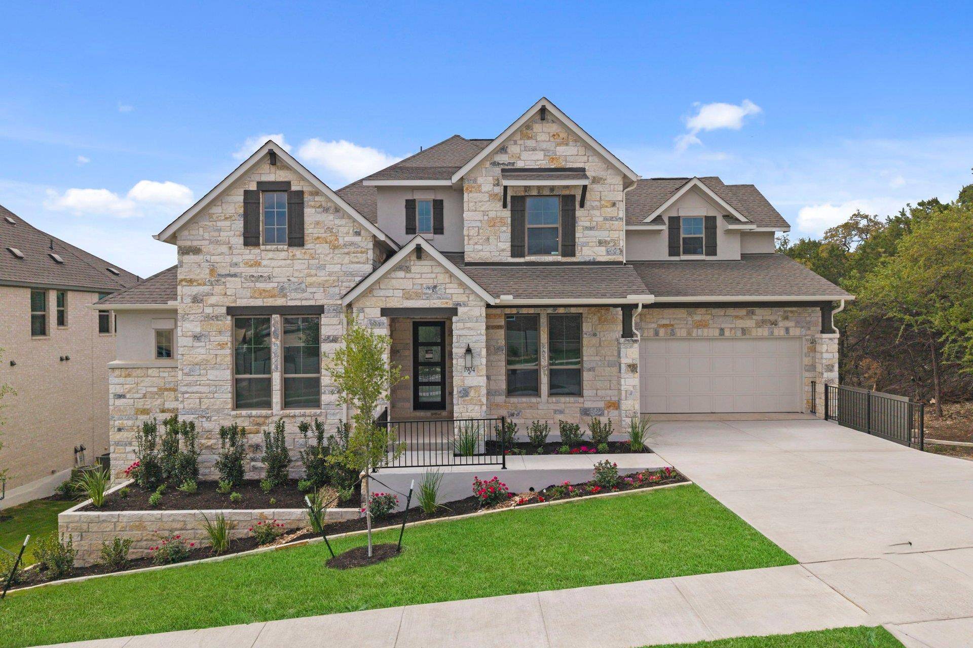 1904 Crimson Sunset DR, Georgetown, TX 78628