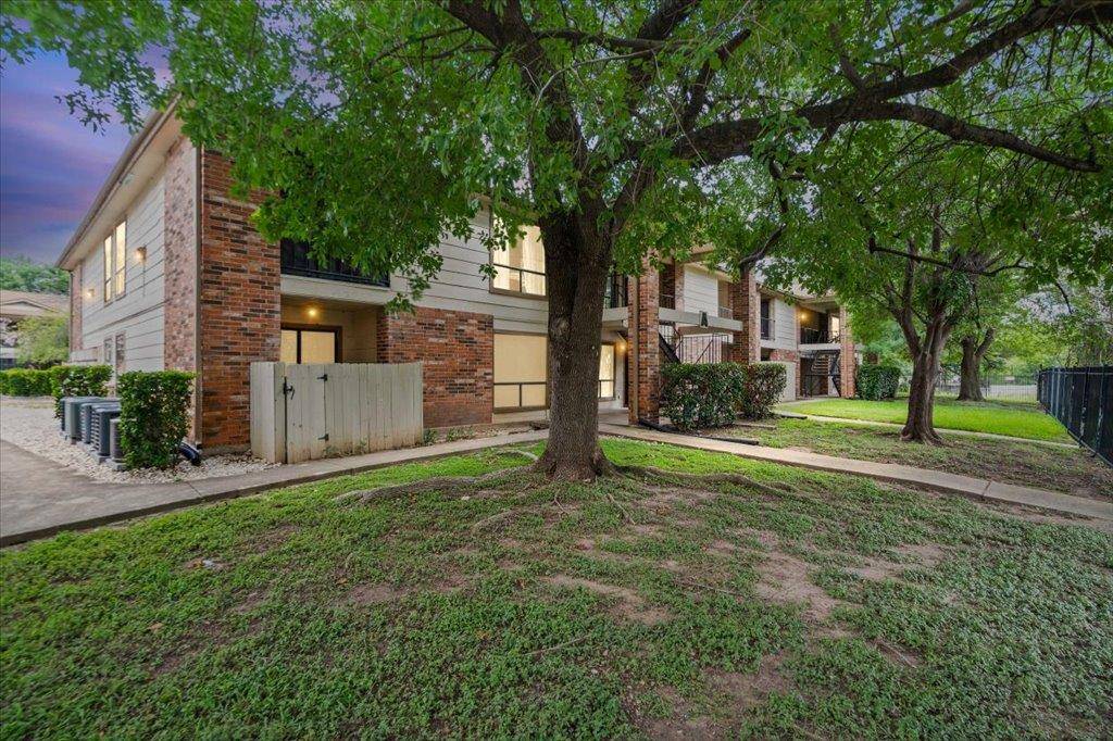 1705 Crossing PL #114, Austin, TX 78741