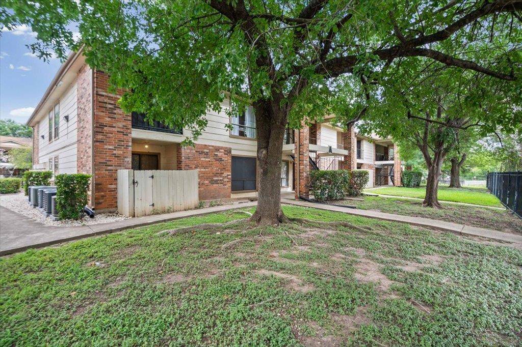 1705 Crossing PL #114, Austin, TX 78741