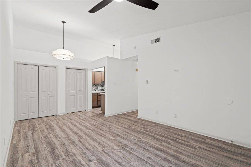 1705 Crossing PL #114, Austin, TX 78741