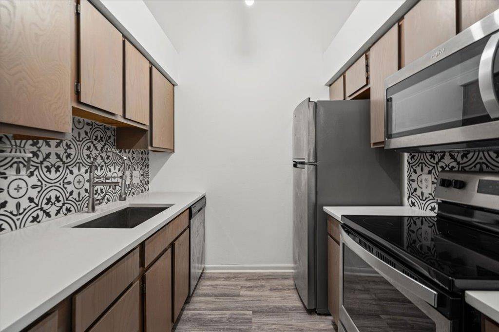 1705 Crossing PL #114, Austin, TX 78741