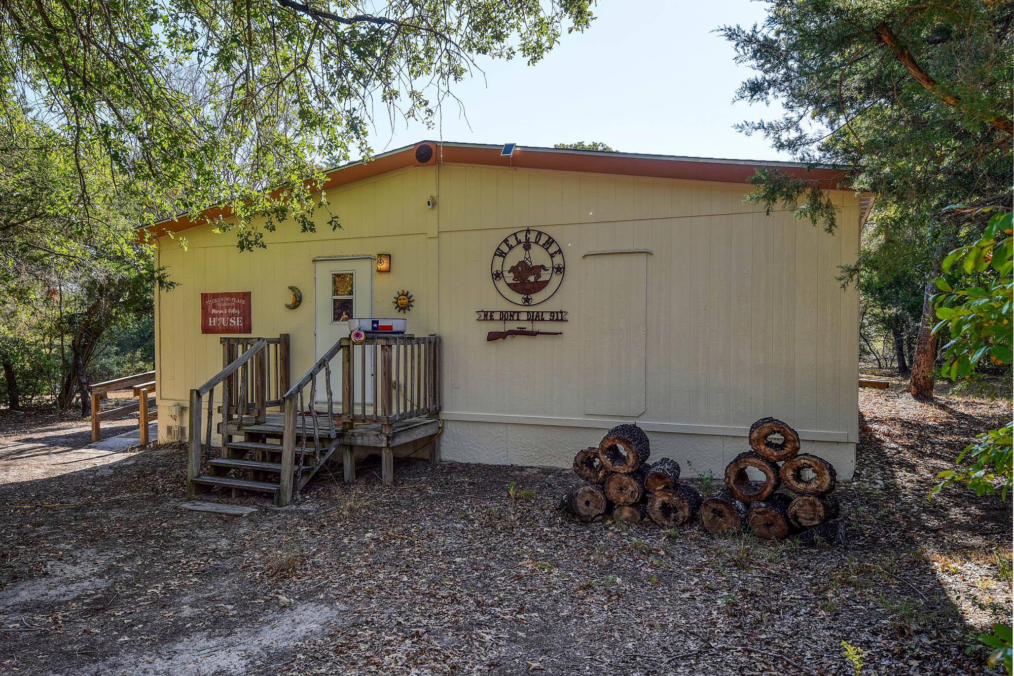 181 Lockwood RD, Red Rock, TX 78662
