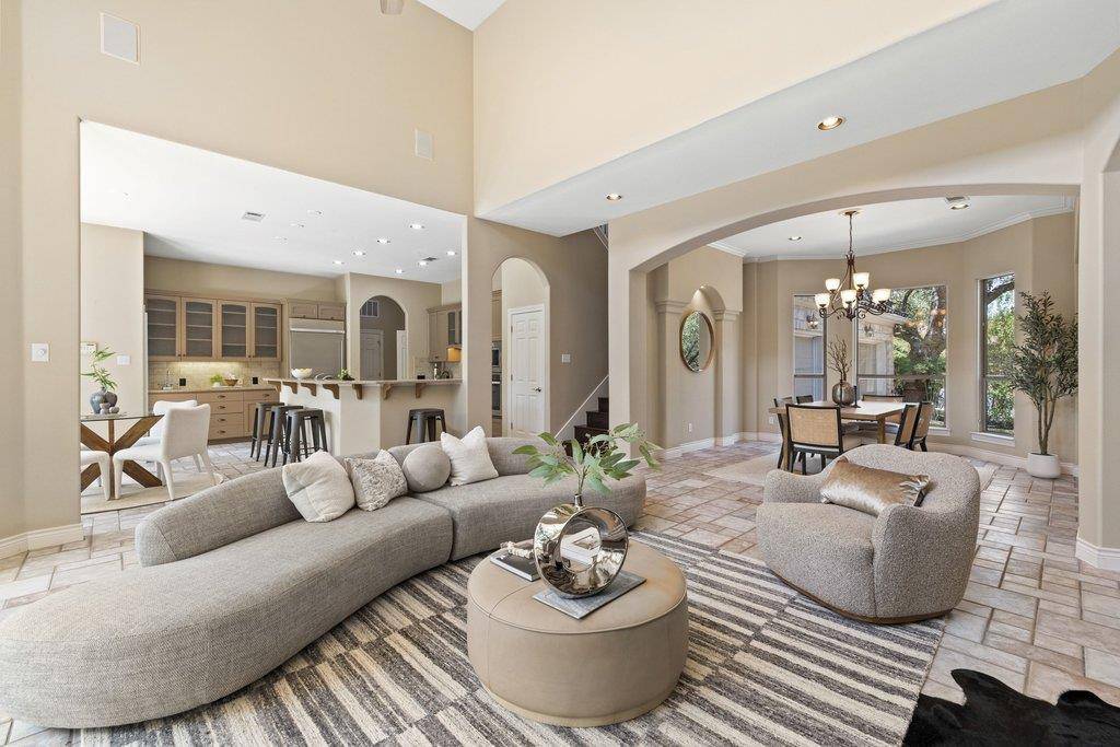 5 Tiburon CT, The Hills, TX 78738
