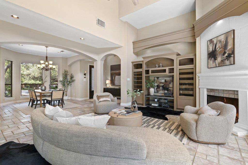 5 Tiburon CT, The Hills, TX 78738