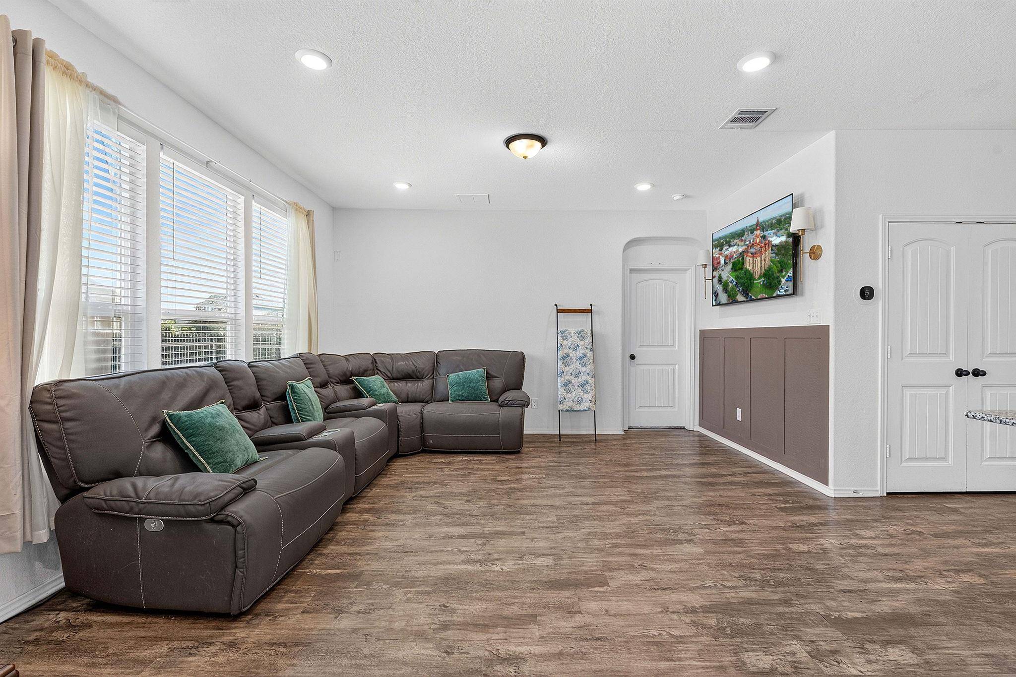1703 Henbit LN, Lockhart, TX 78644