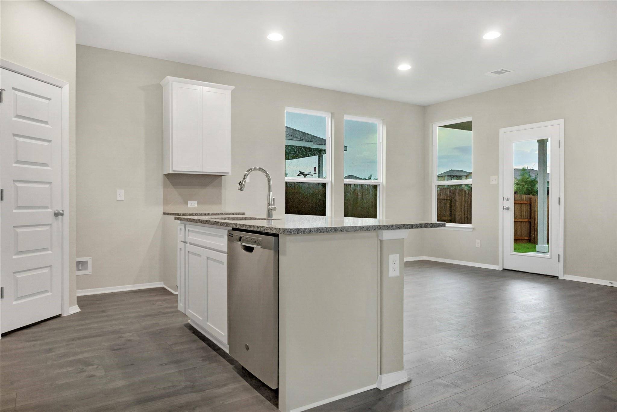135 Lyndon DR, San Marcos, TX 78666