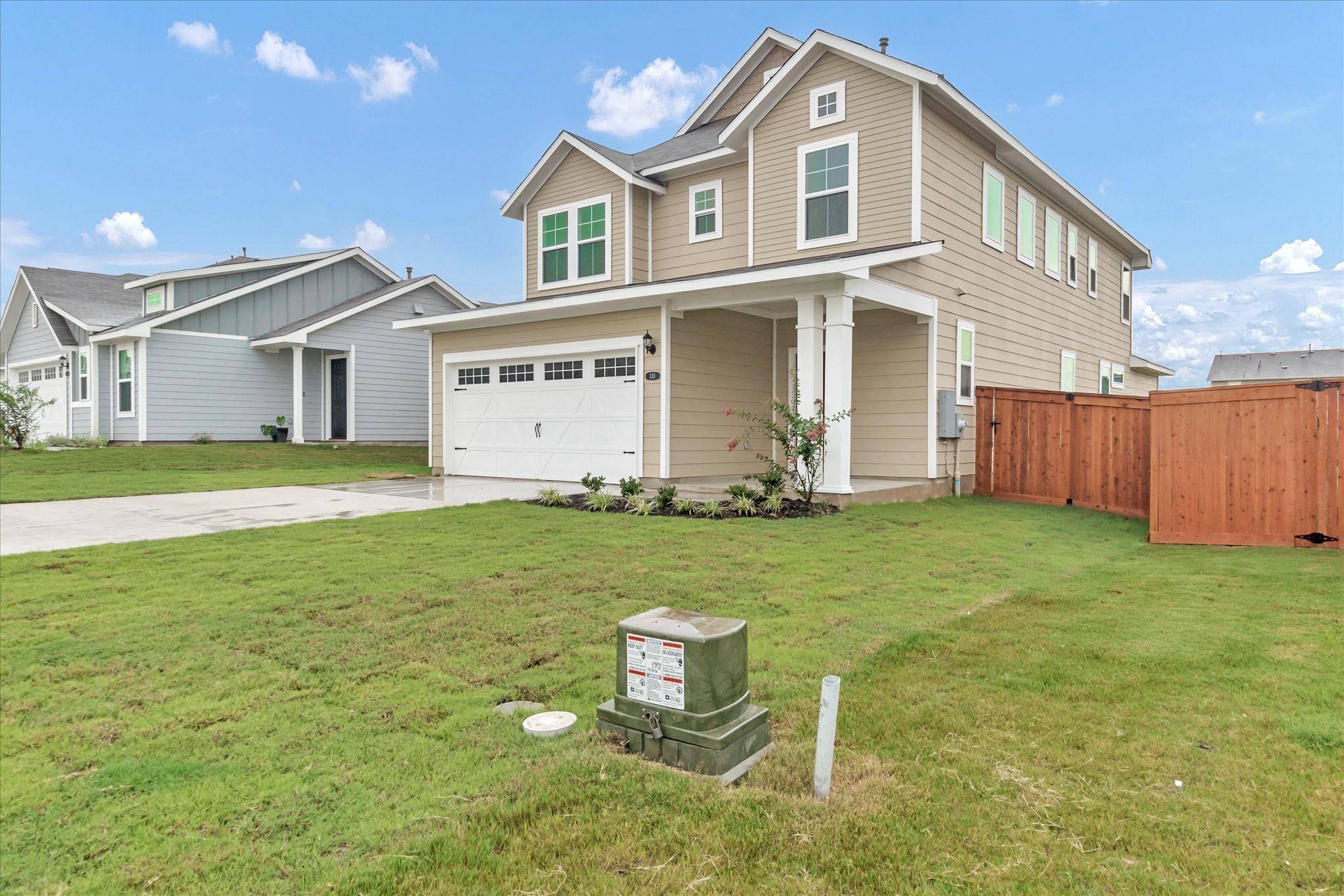 135 Lyndon DR, San Marcos, TX 78666
