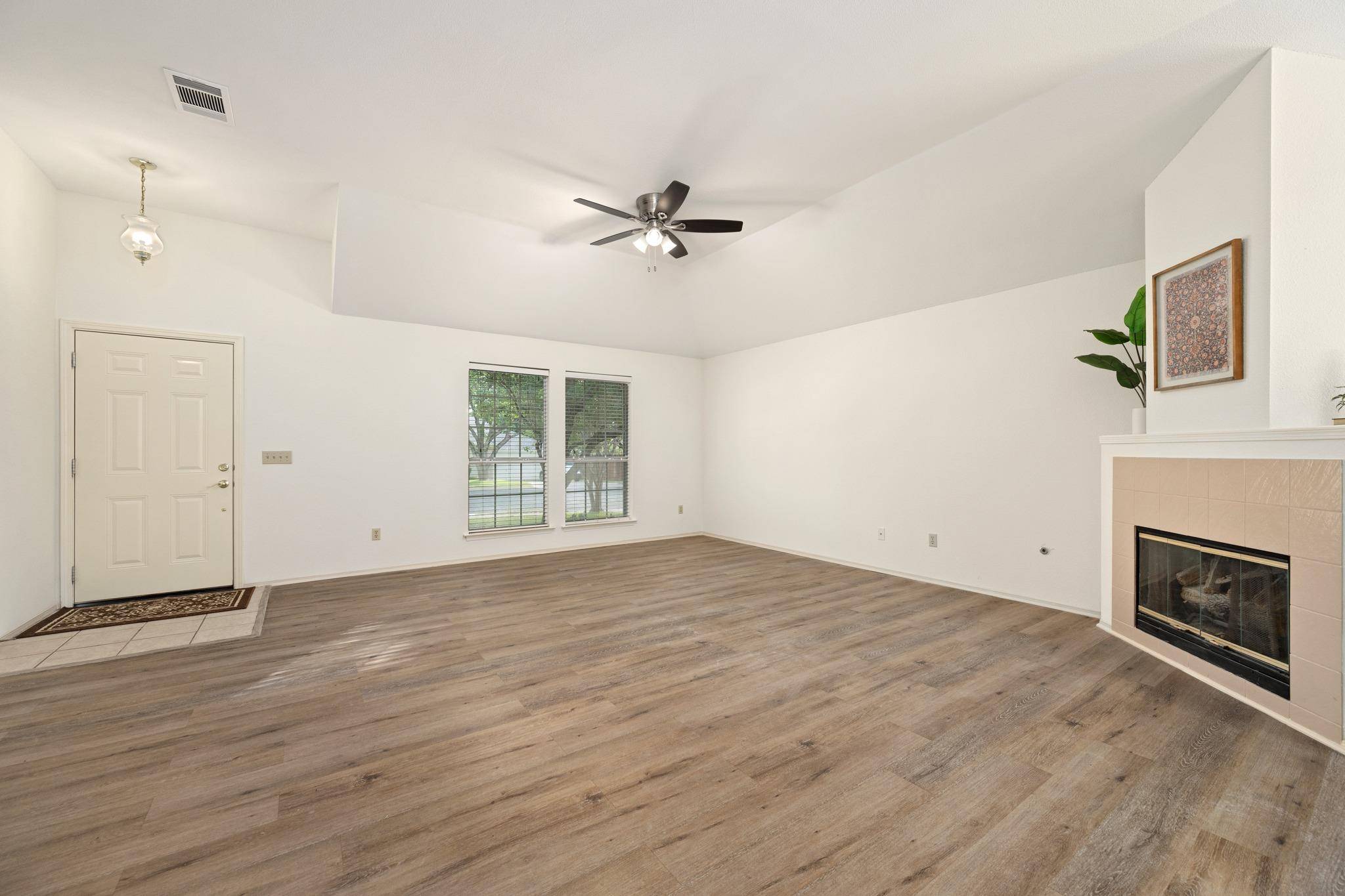8517 Bobcat DR, Round Rock, TX 78681