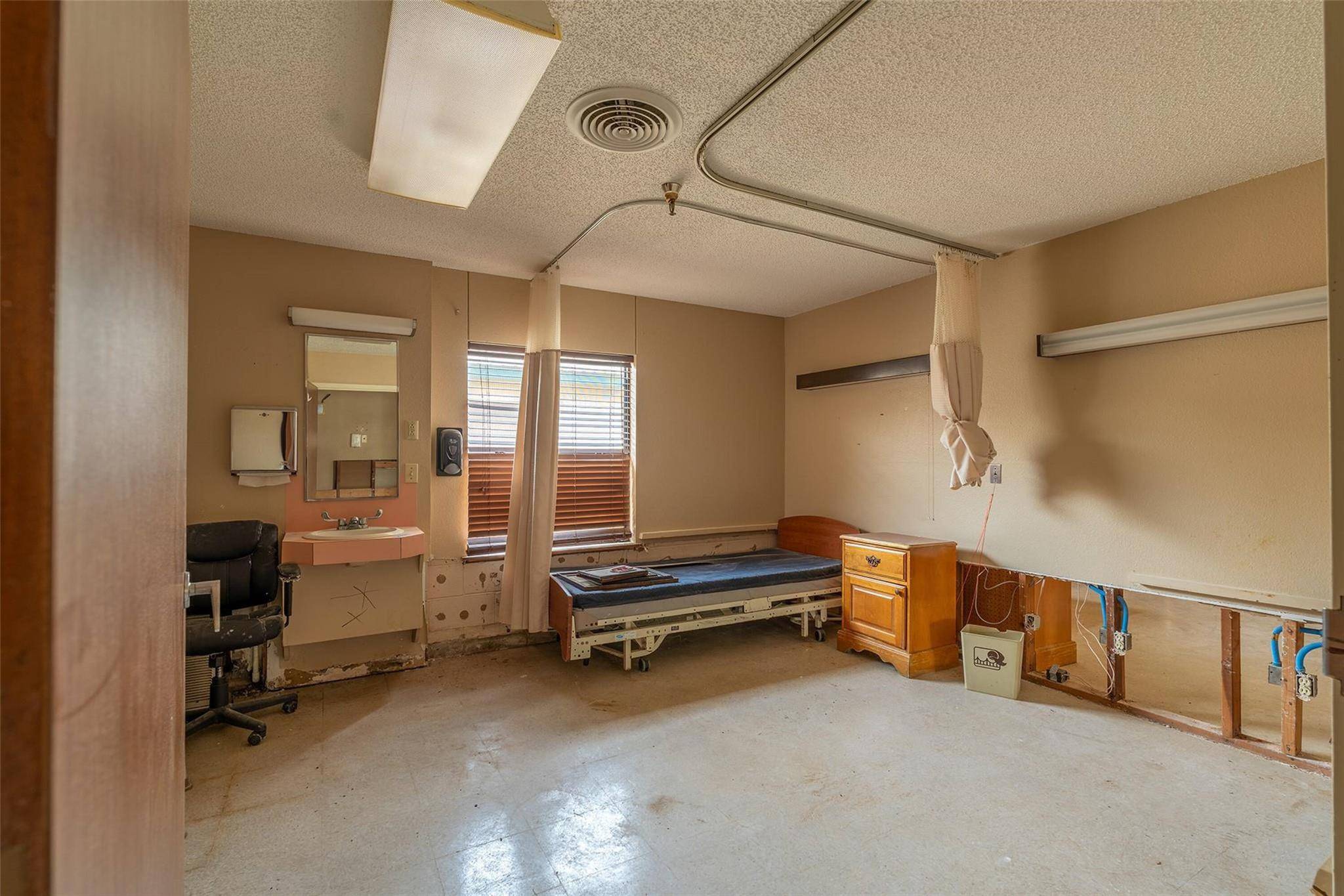 700 Dyer ST, Rockdale, TX 76567