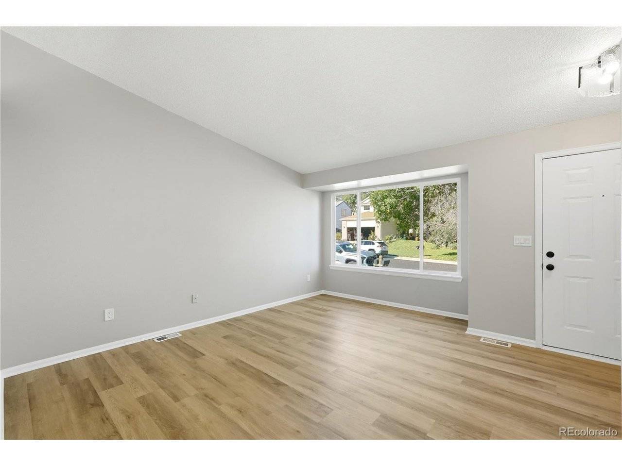 5566 S Ireland, Aurora, CO 80015