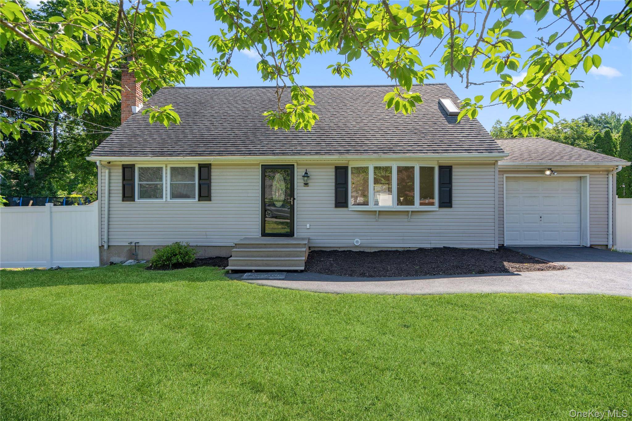 325 Harrison AVE, Miller Place, NY 11764