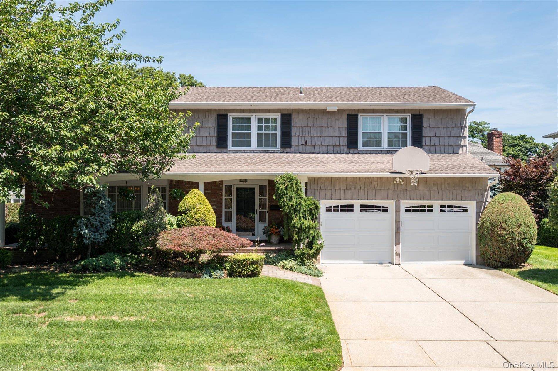15 Huber CT, Rockville Centre, NY 11570