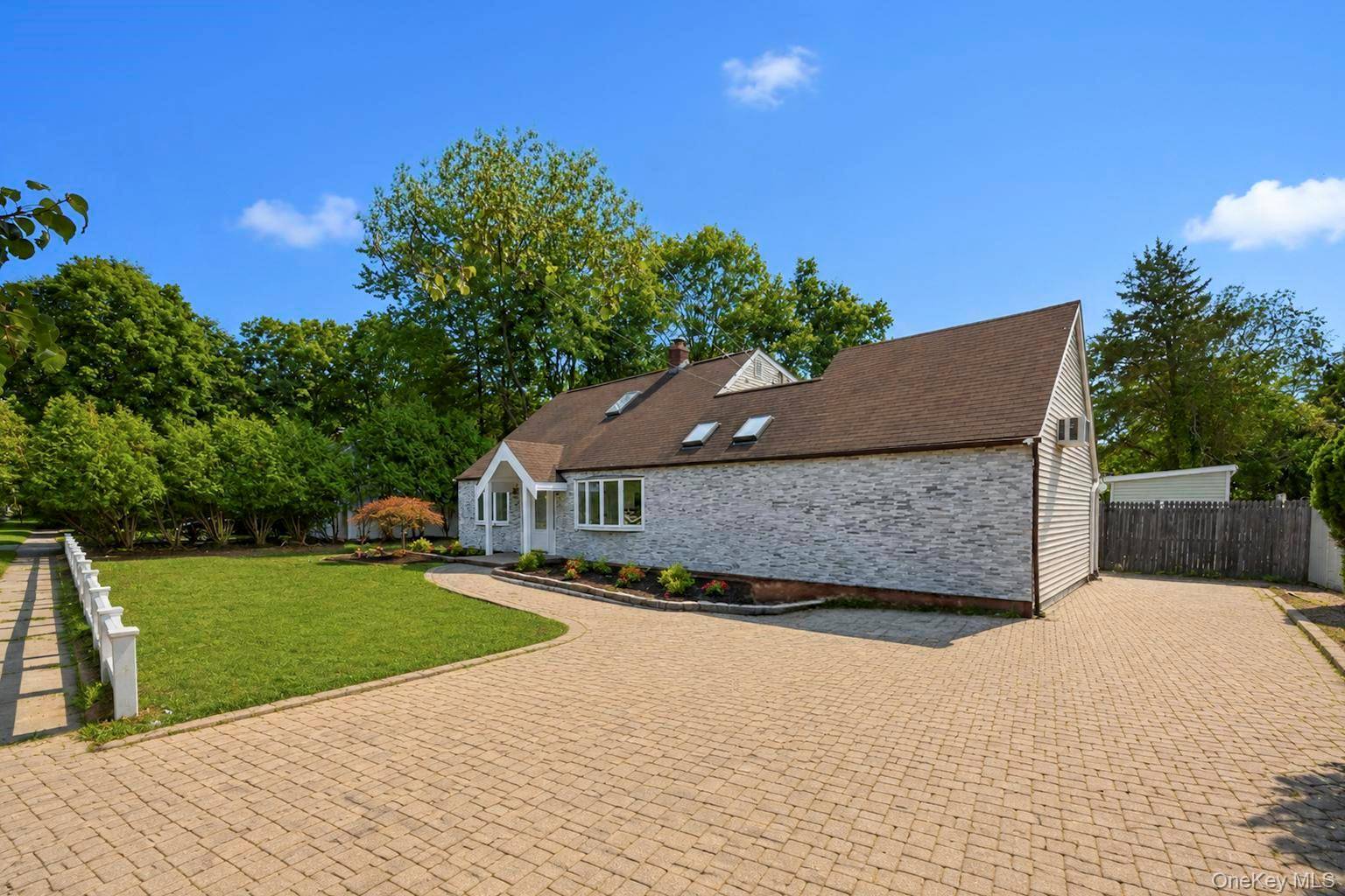 36 Fifty Acre RD, Smithtown, NY 11787