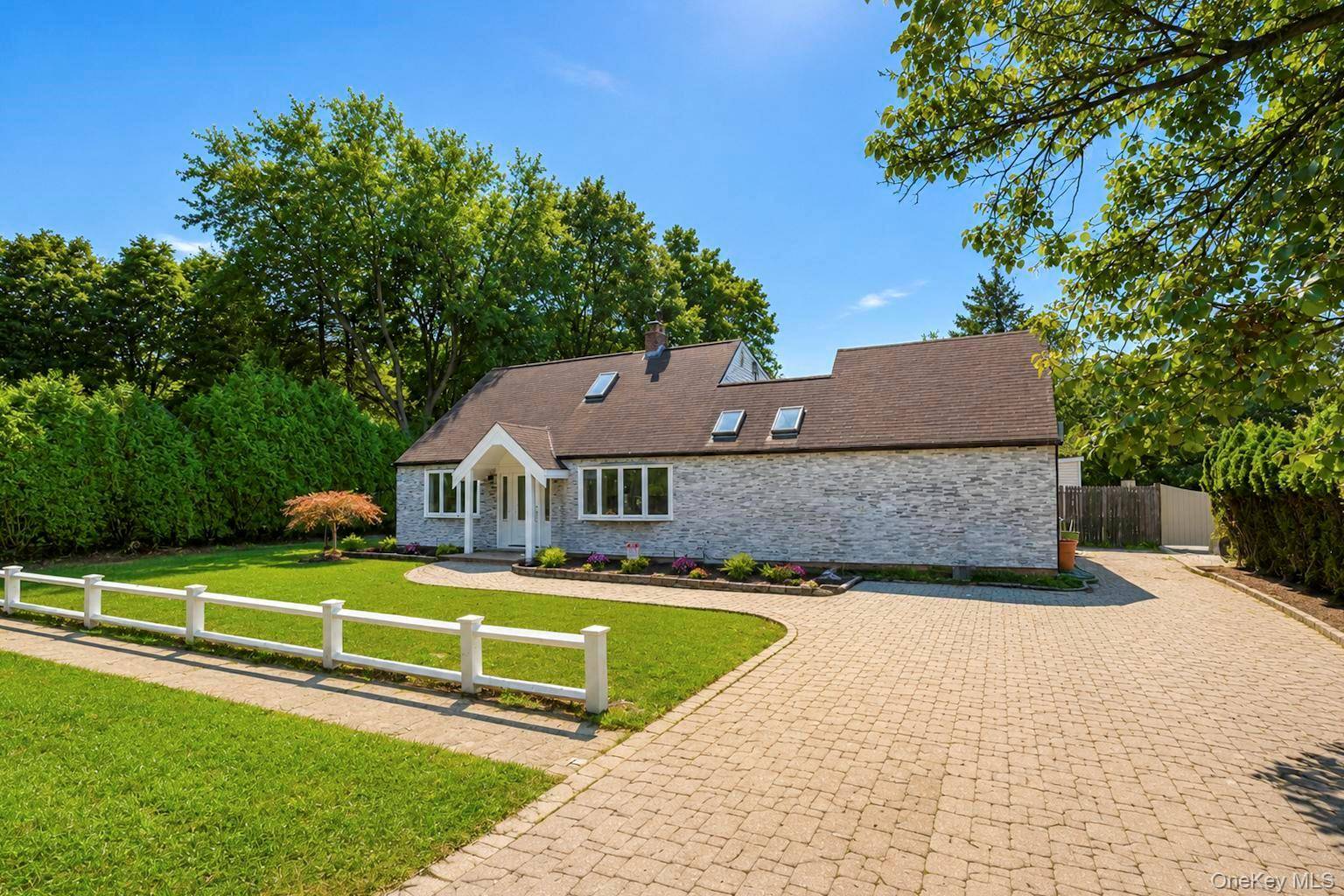 36 Fifty Acre RD, Smithtown, NY 11787