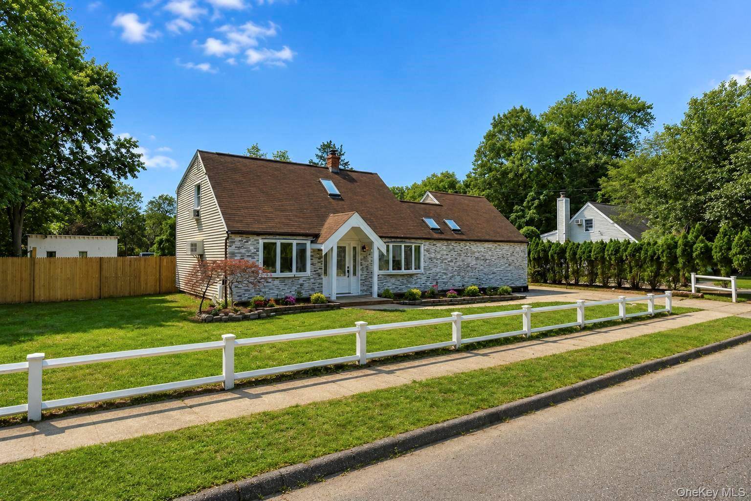 36 Fifty Acre RD, Smithtown, NY 11787