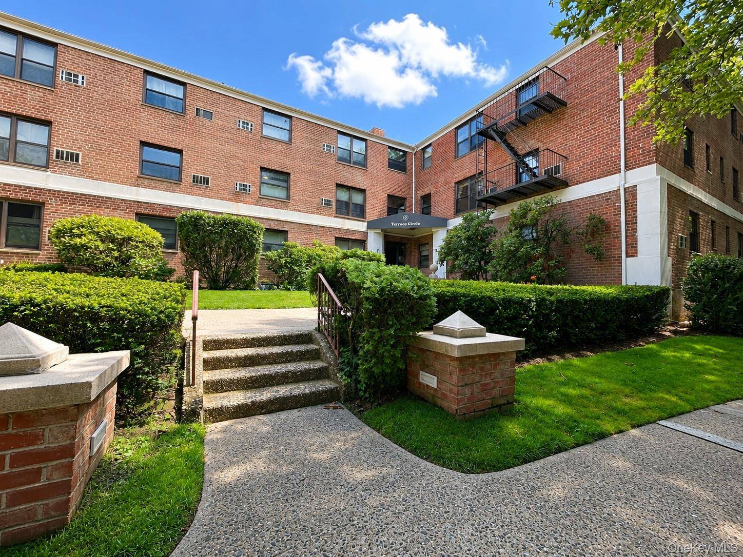 5 Terrace CIR #1H, Great Neck, NY 11021