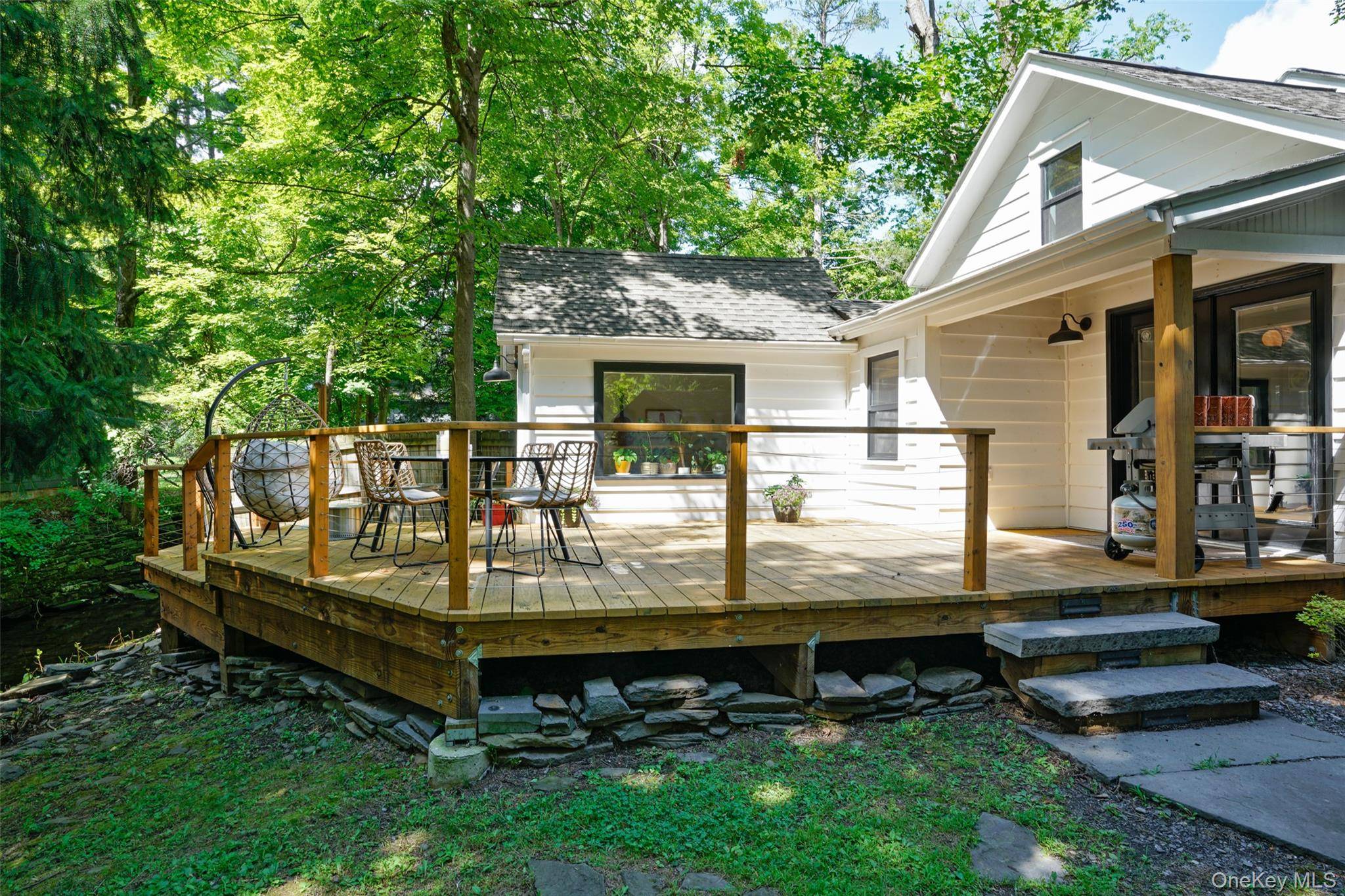 145 Tinker ST, Woodstock, NY 12498