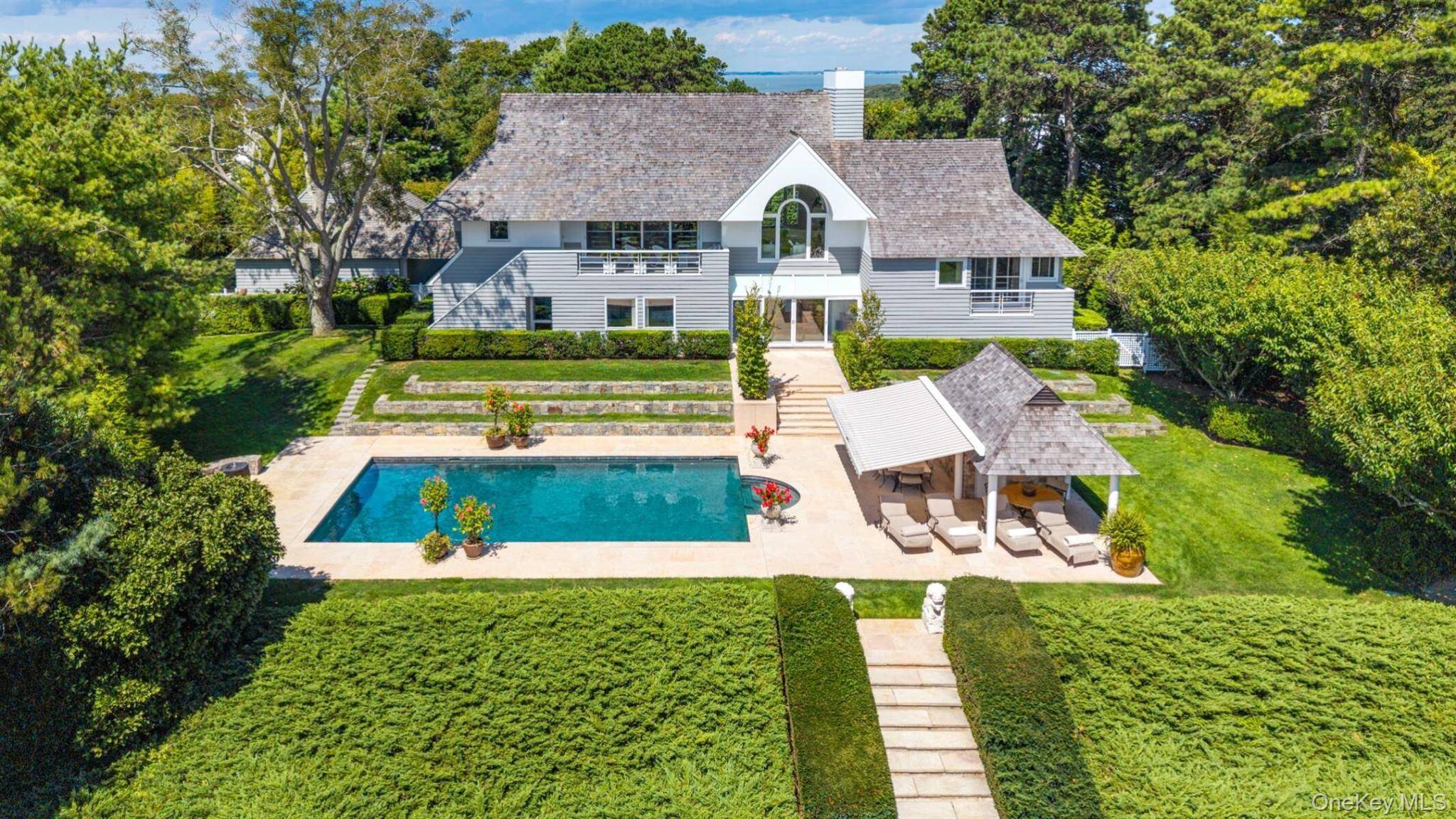20 Hillside RD, Southampton, NY 11968