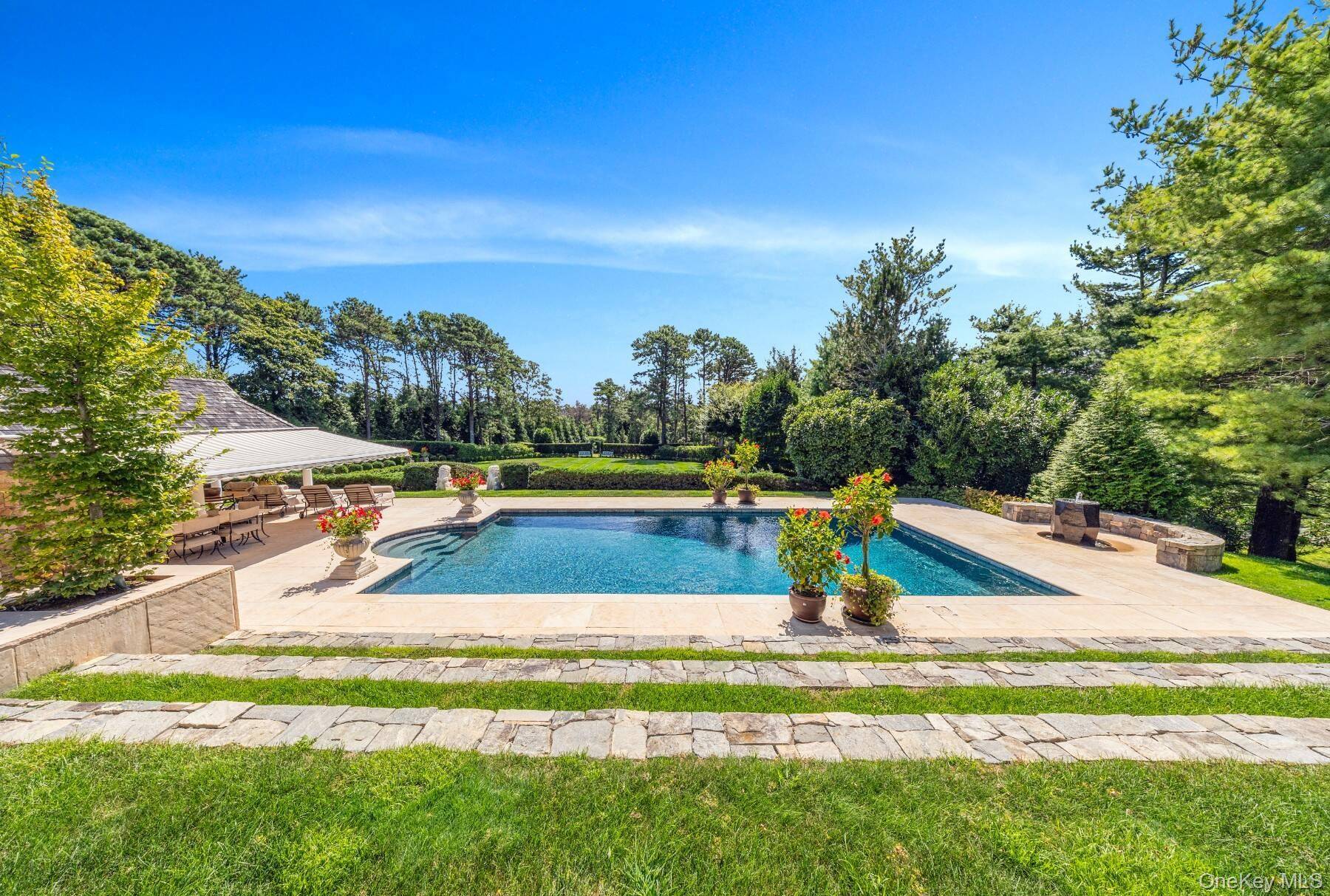 20 Hillside RD, Southampton, NY 11968