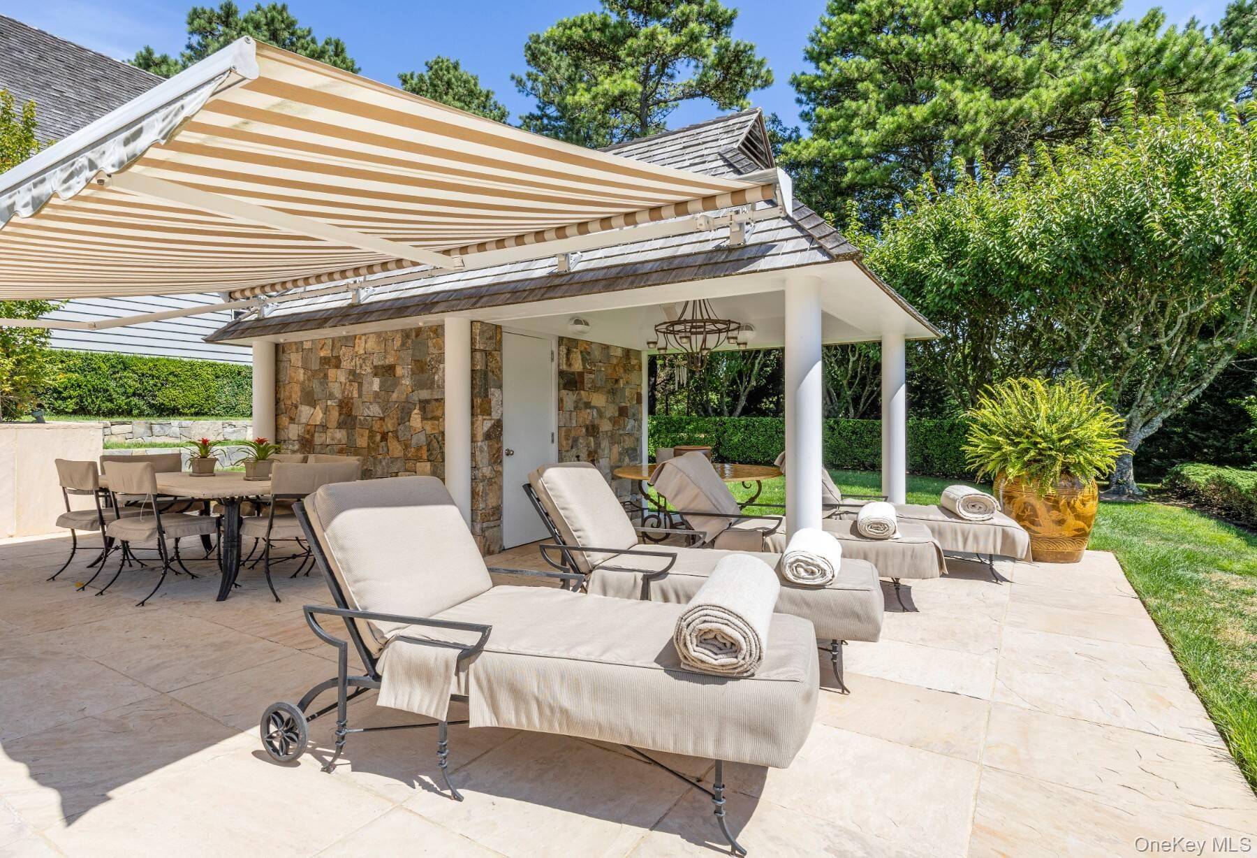 20 Hillside RD, Southampton, NY 11968