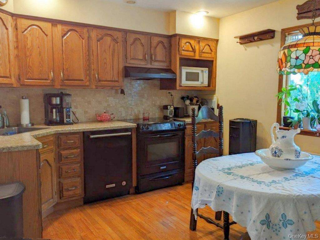2 Rhode Island AVE, Massapequa, NY 11758