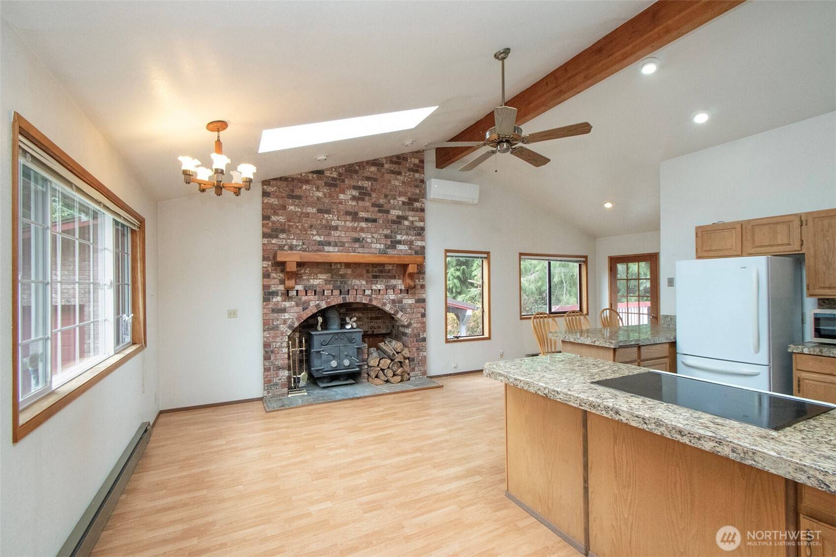 572 Dodger LN, Port Angeles, WA 98363