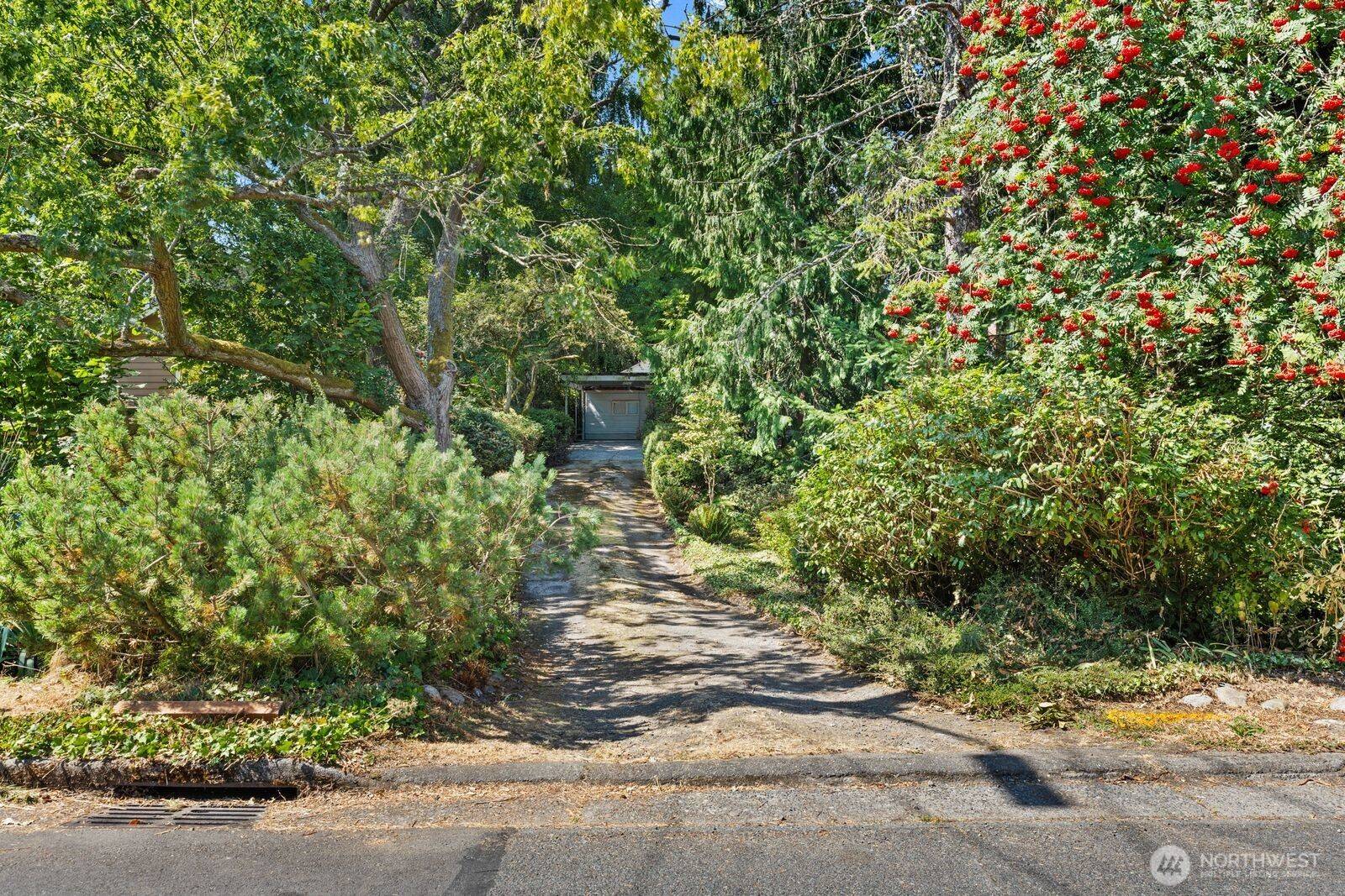 9525 7th AVE NW, Seattle, WA 98117