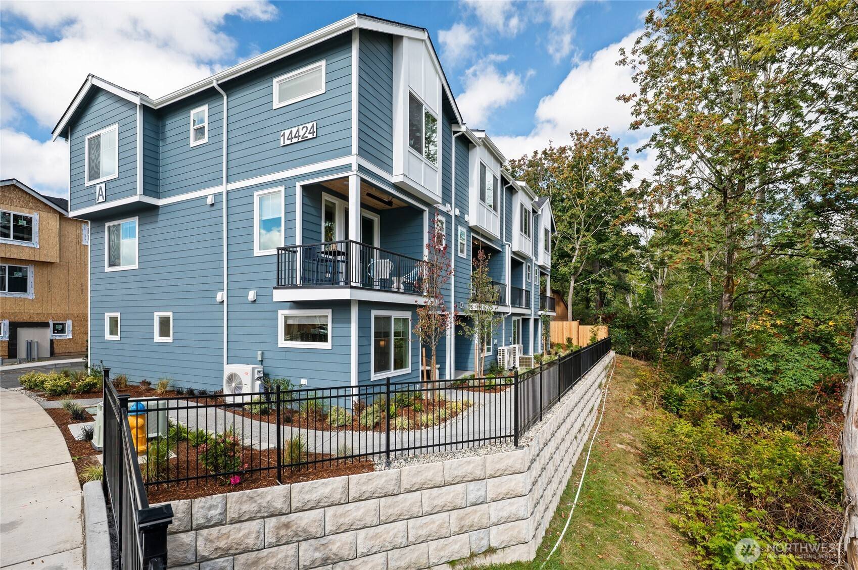 14424 Madison WAY #J2, Lynnwood, WA 98087