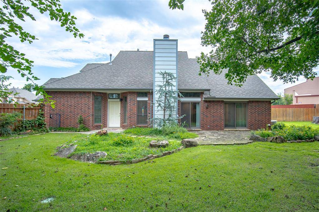 121 S Creekdale DR, Norman, OK 73072