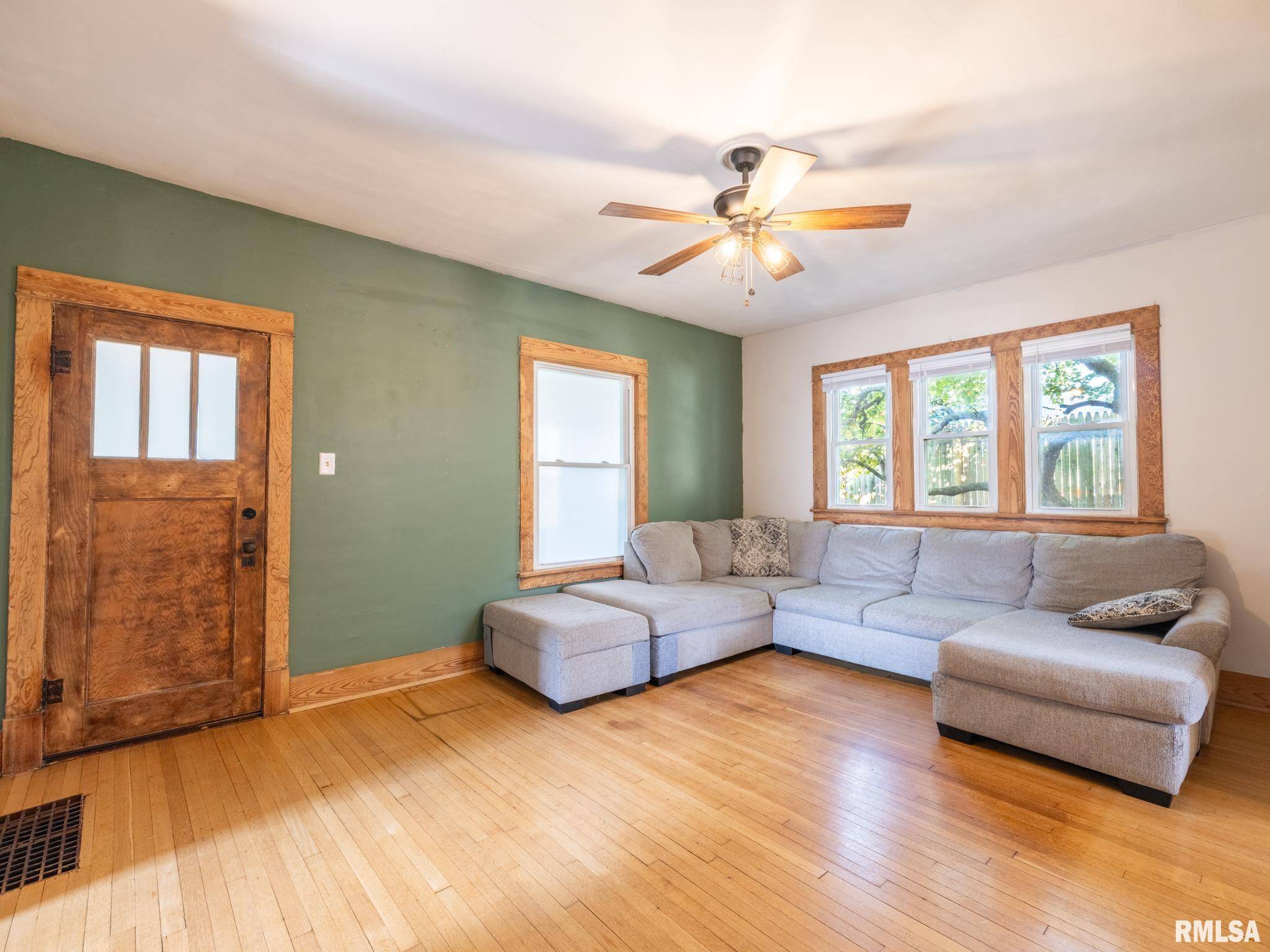 806 PEORIA ST, Washington, IL 61571