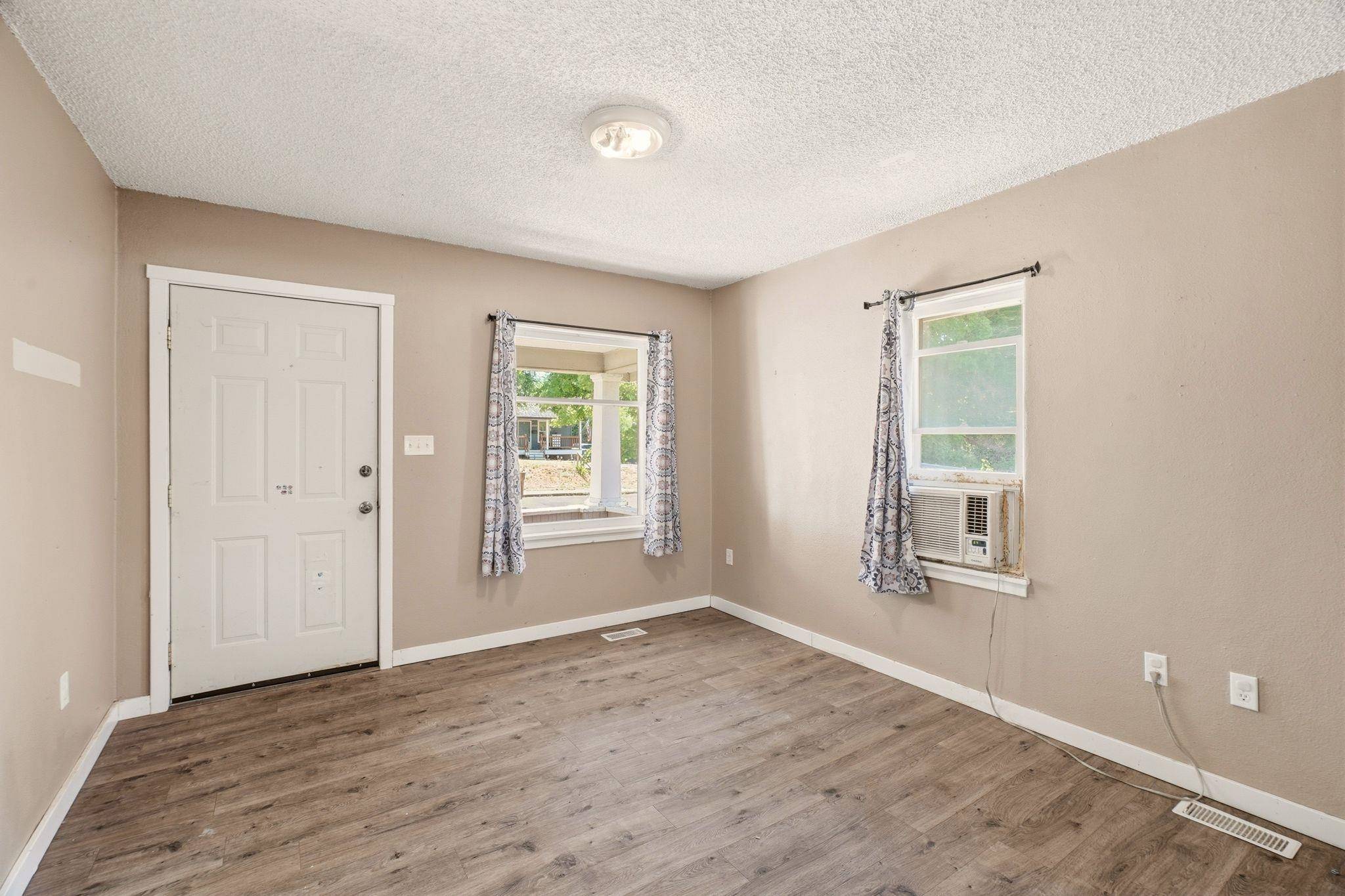 4013 N Whitehouse St, Spokane, WA 99205
