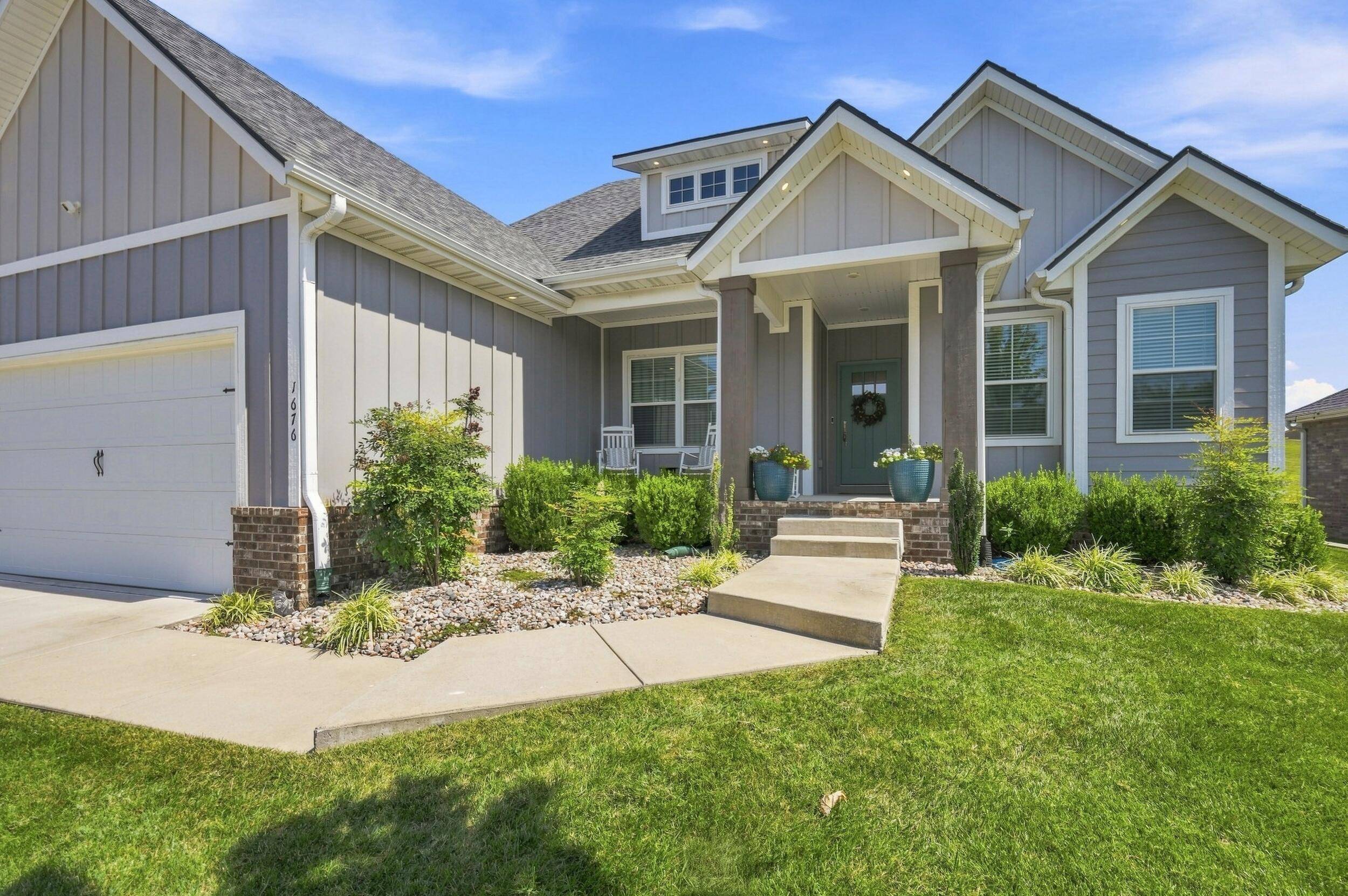 1676 N Bristol AVE, Springfield, MO 65802