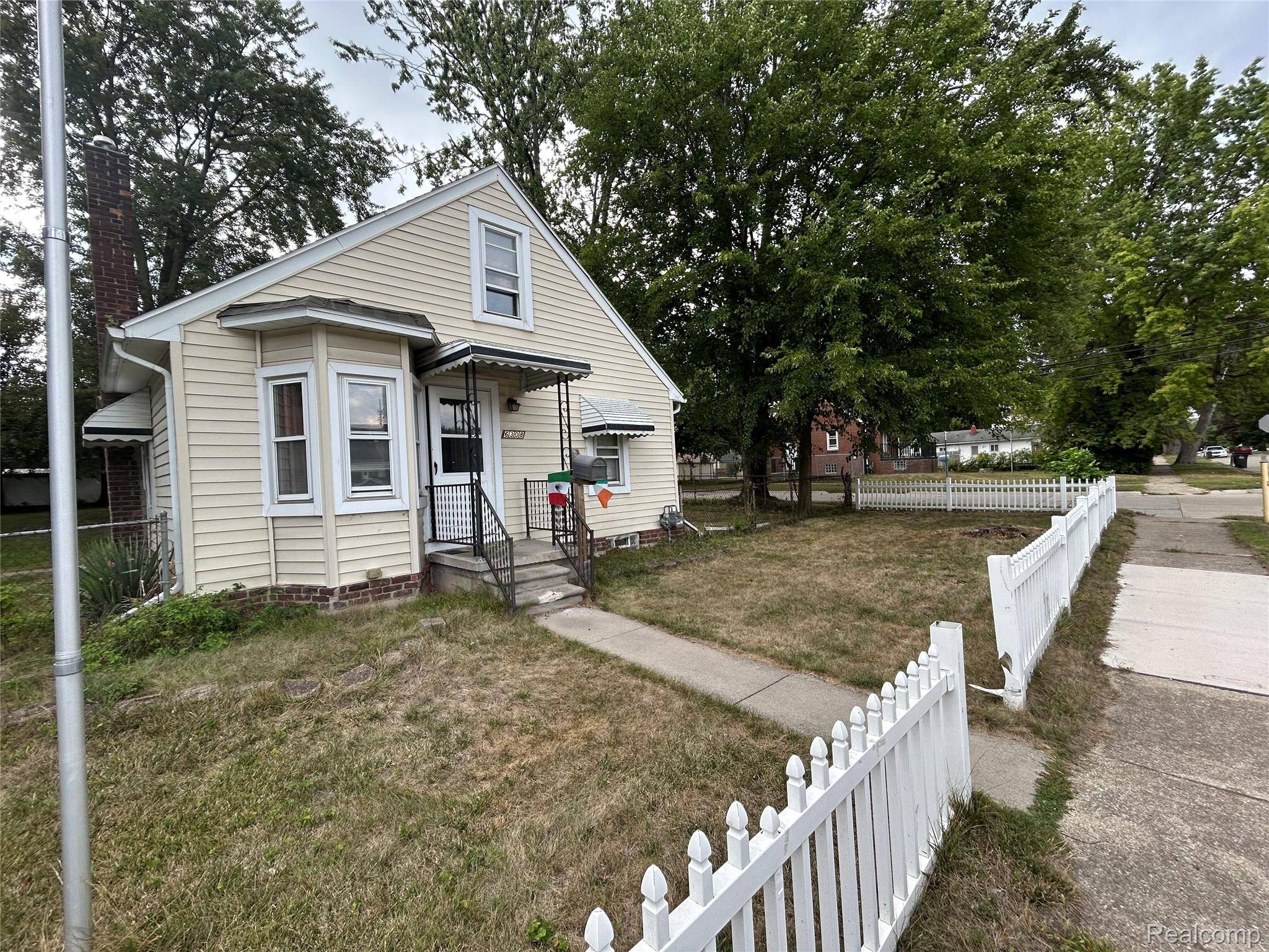 6308 Glenis ST, Taylor, MI 48180