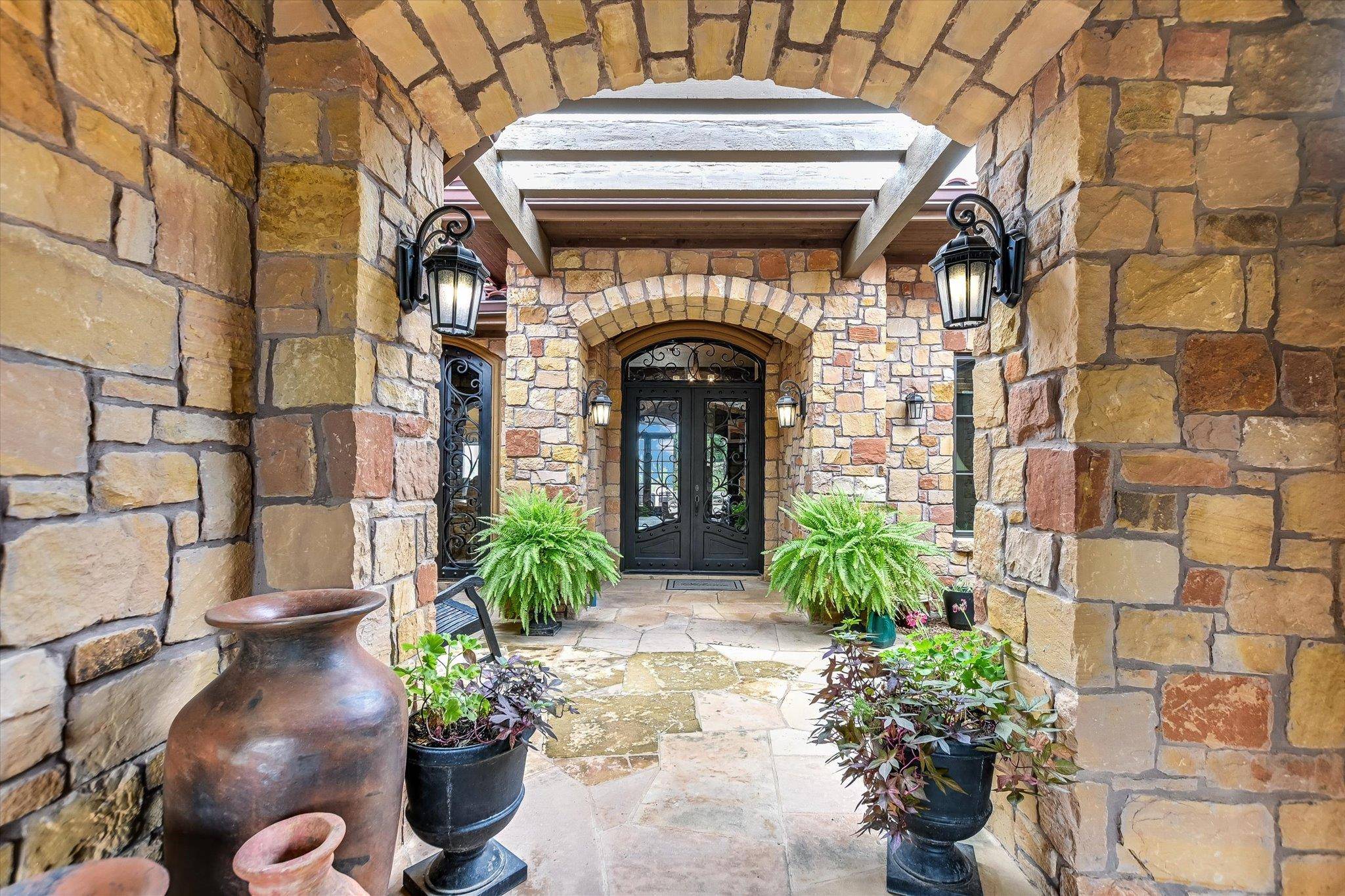 481 Chimney Cove DR, Marble Falls, TX 78654