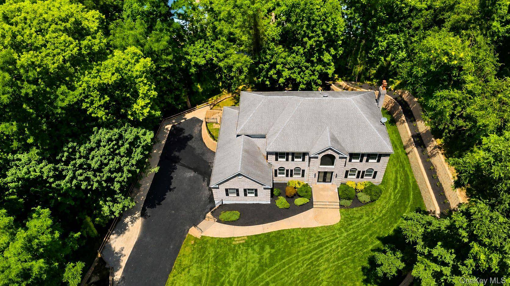 41 Cove RD, Huntington, NY 11743