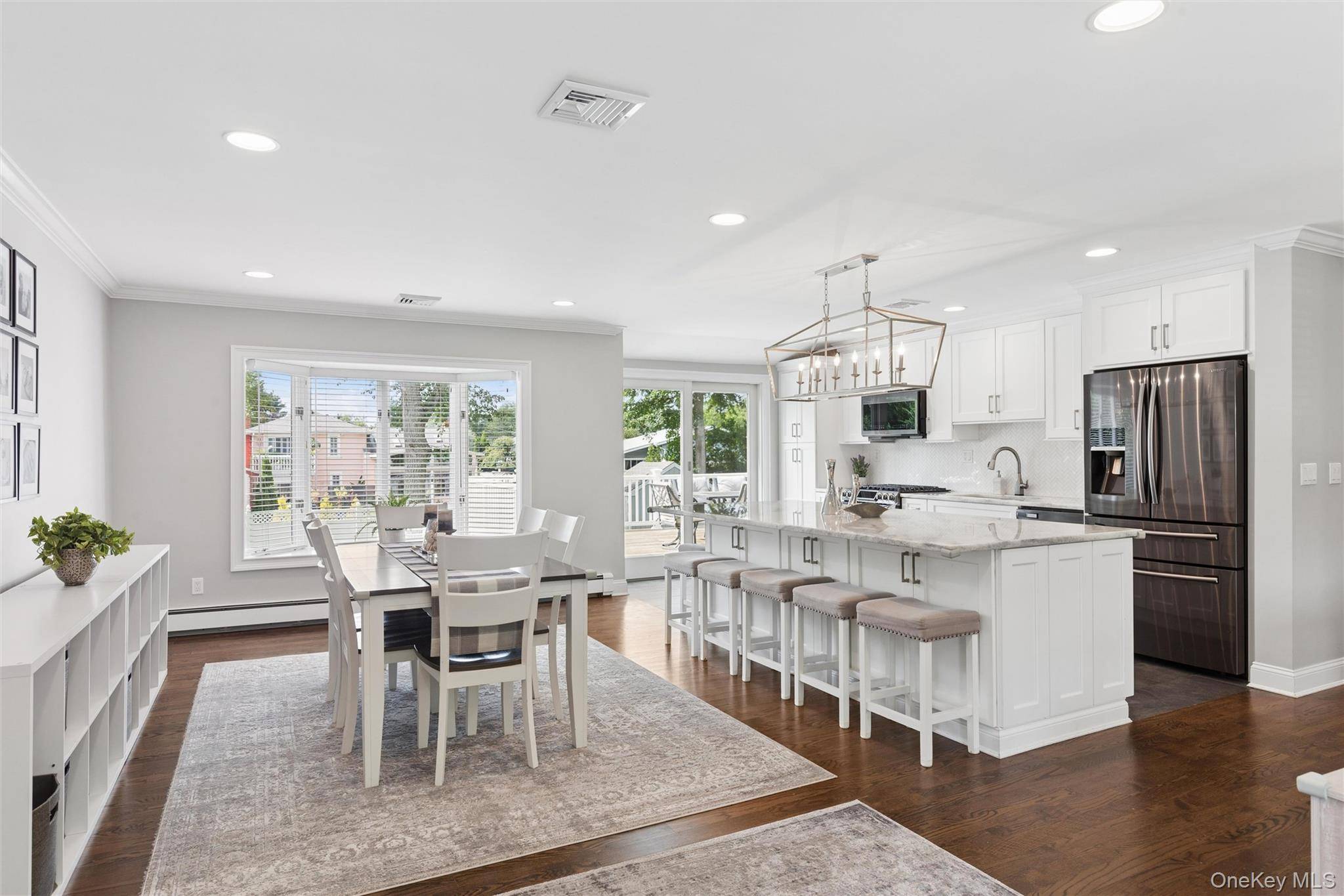 162 Stuyvesant RD, Oakdale, NY 11769