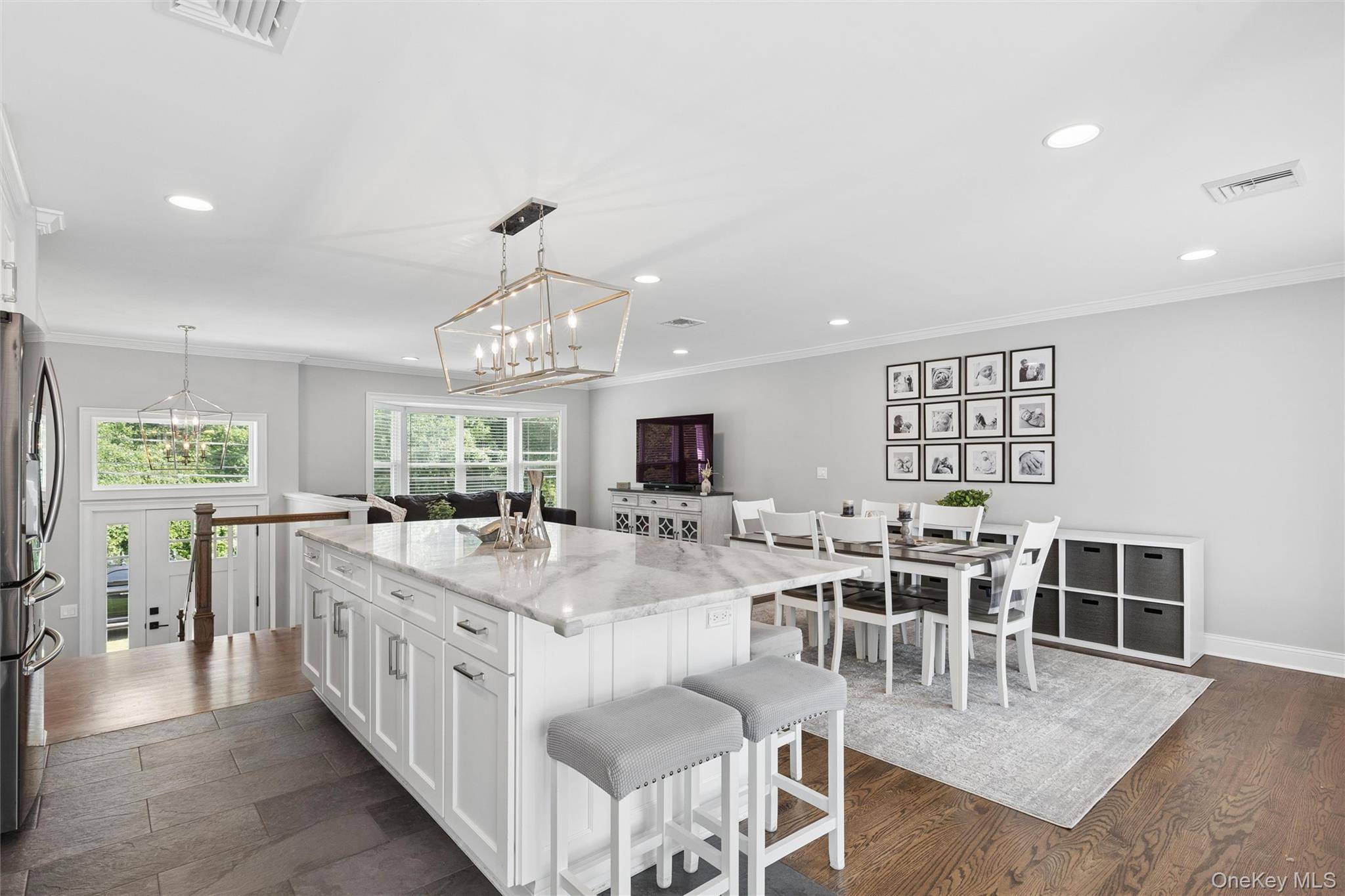 162 Stuyvesant RD, Oakdale, NY 11769