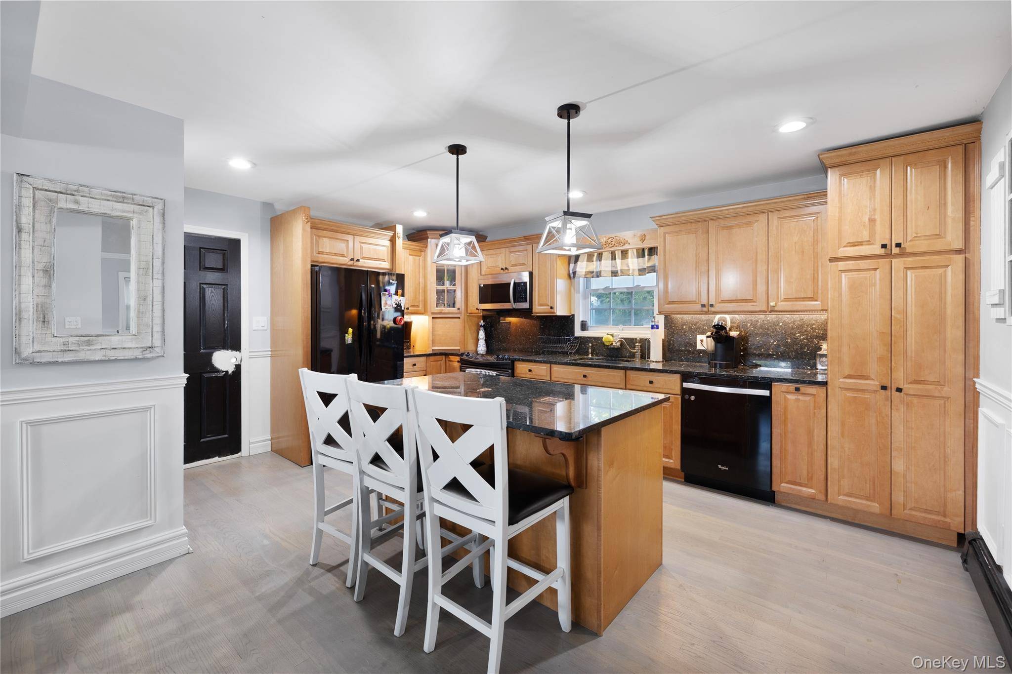 65 Timberpoint RD, East Islip, NY 11730