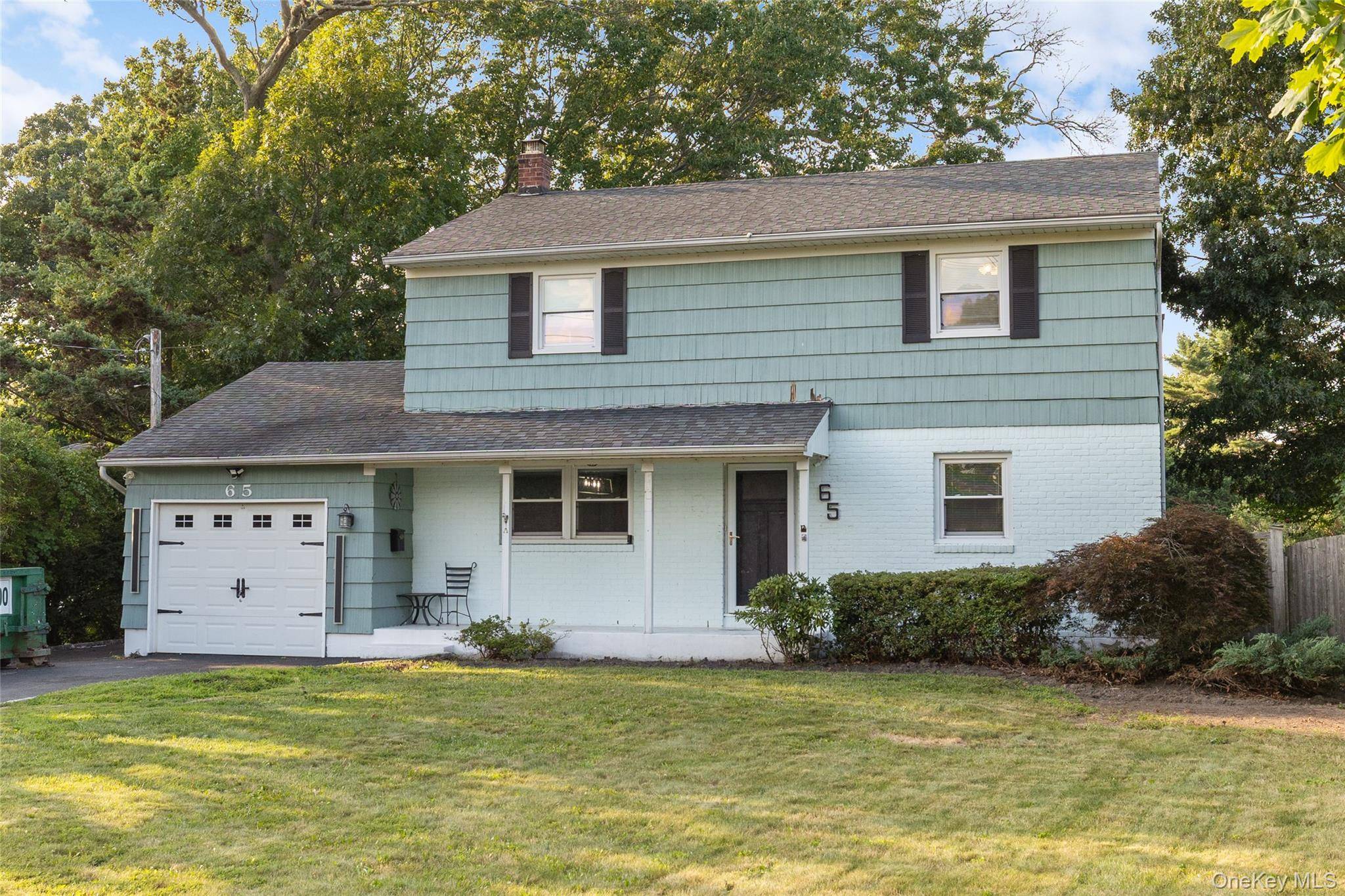 65 Timberpoint RD, East Islip, NY 11730