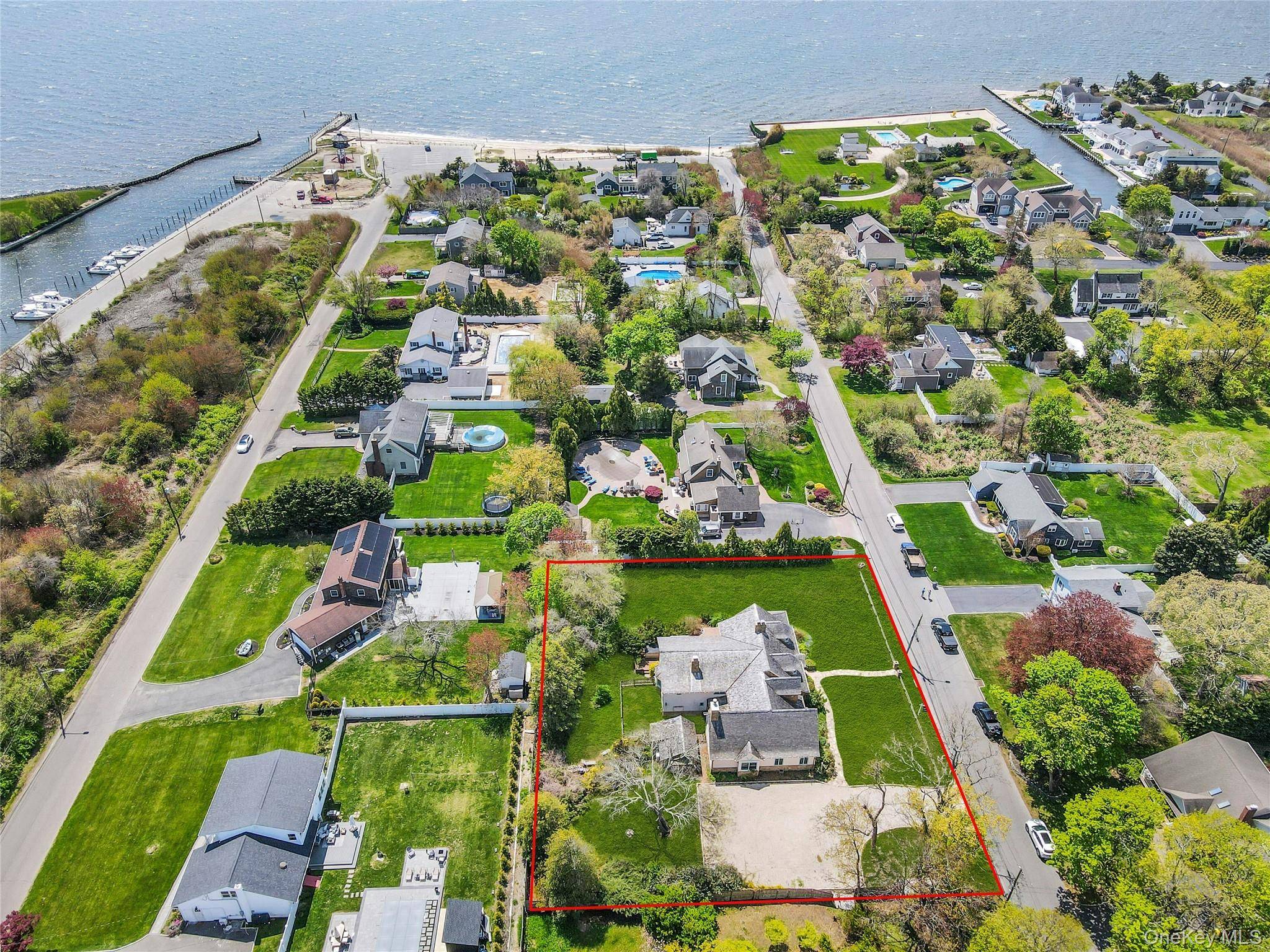249 Gerritsen AVE, Bayport, NY 11705
