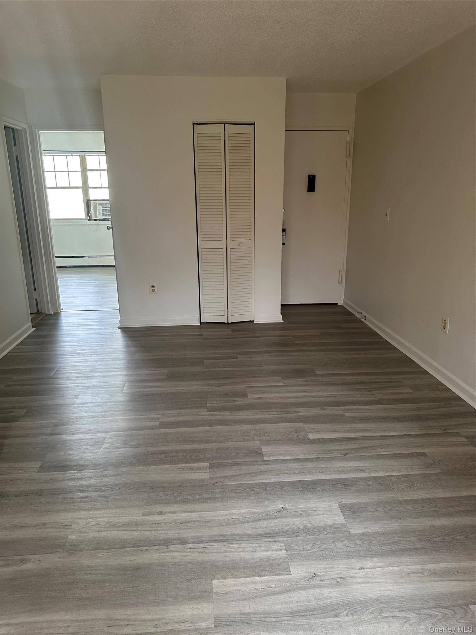 603 Barclay MNR #6C, Newburgh, NY 12550
