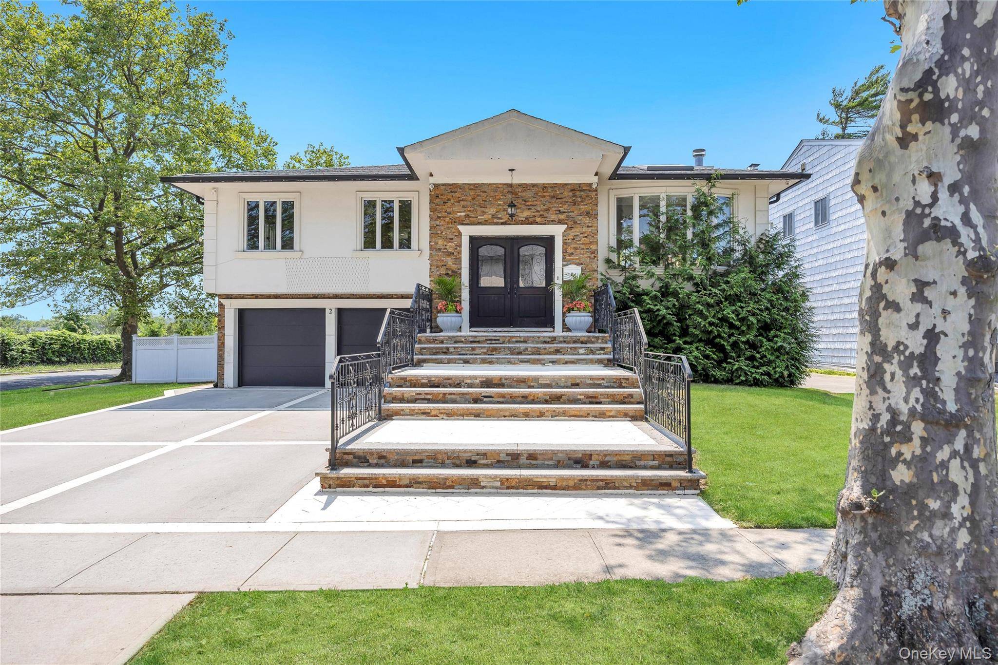 2 Valley Greens DR, North Woodmere, NY 11581